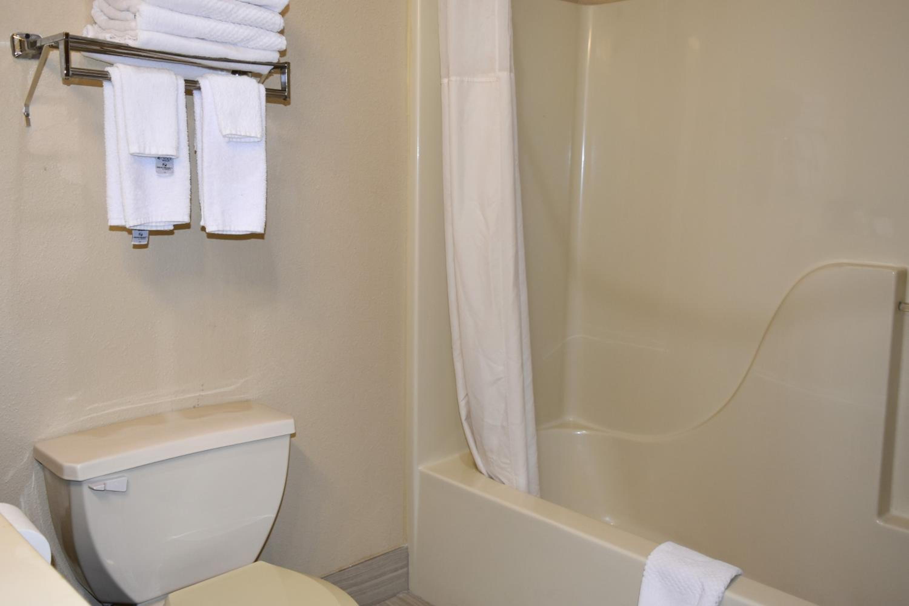 King Room - Non-Smoking - Photo 3