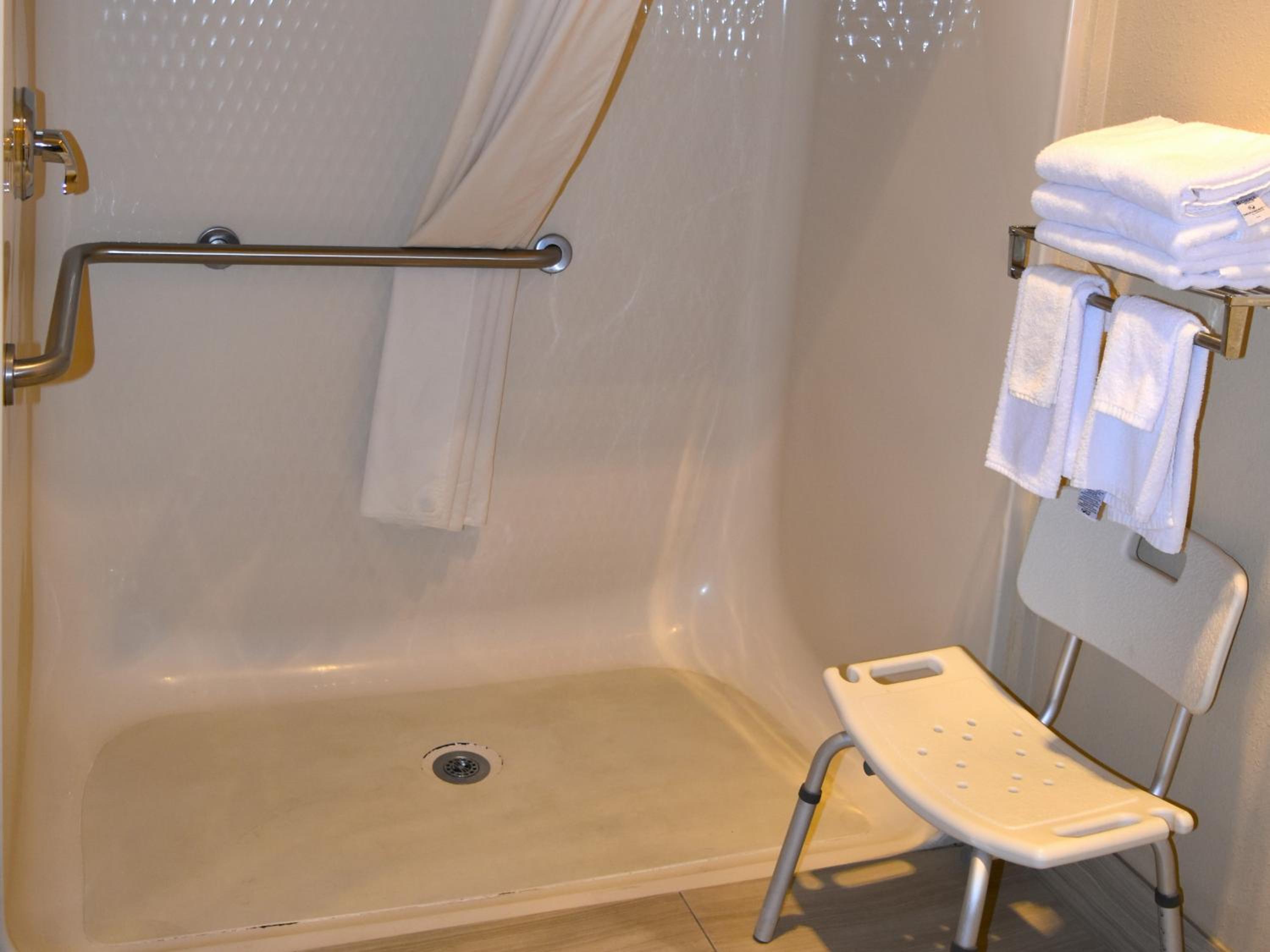 King Suite - Accessible/Non-Smoking - Photo 6