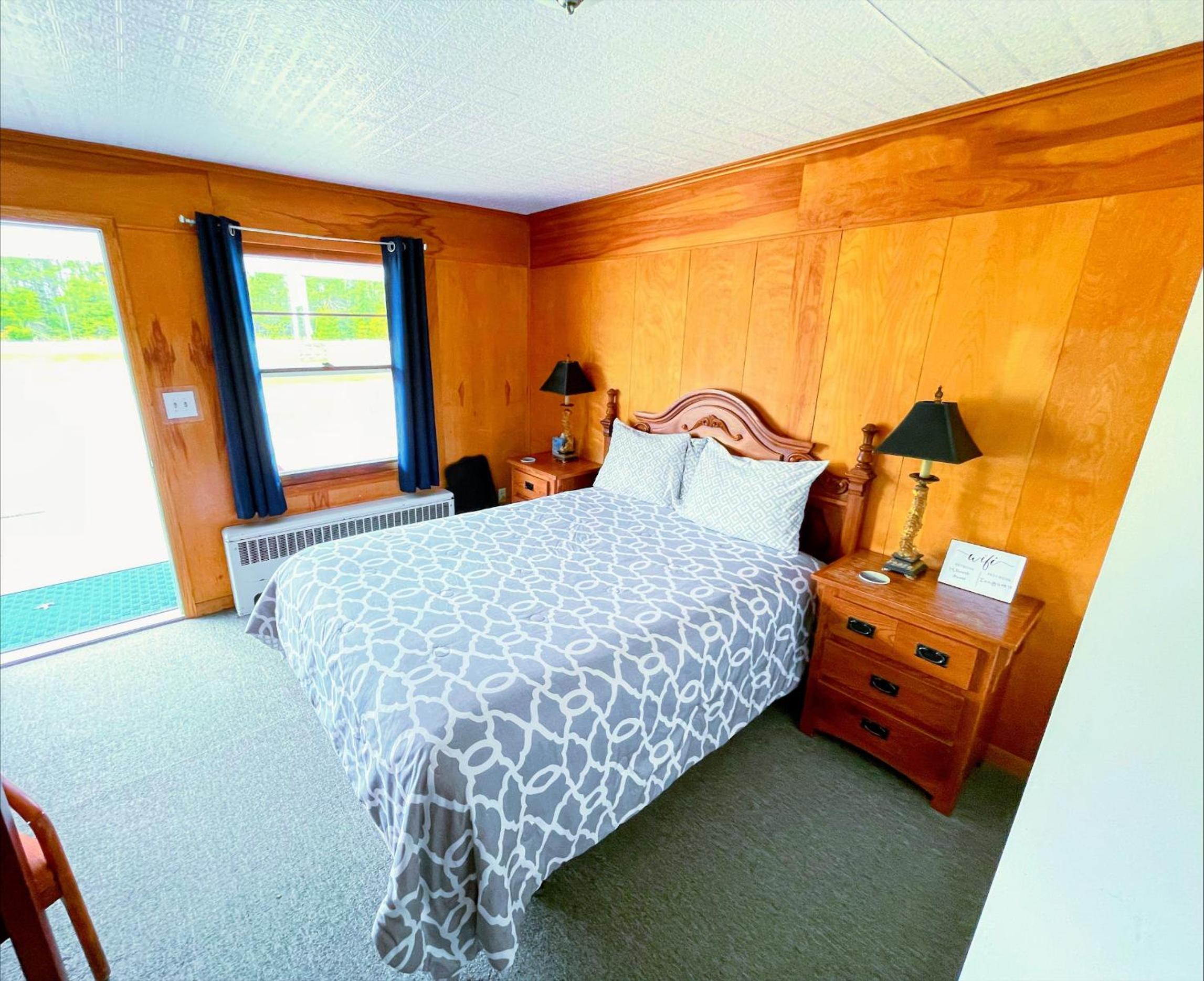 Deluxe Queen Room - Photo 8