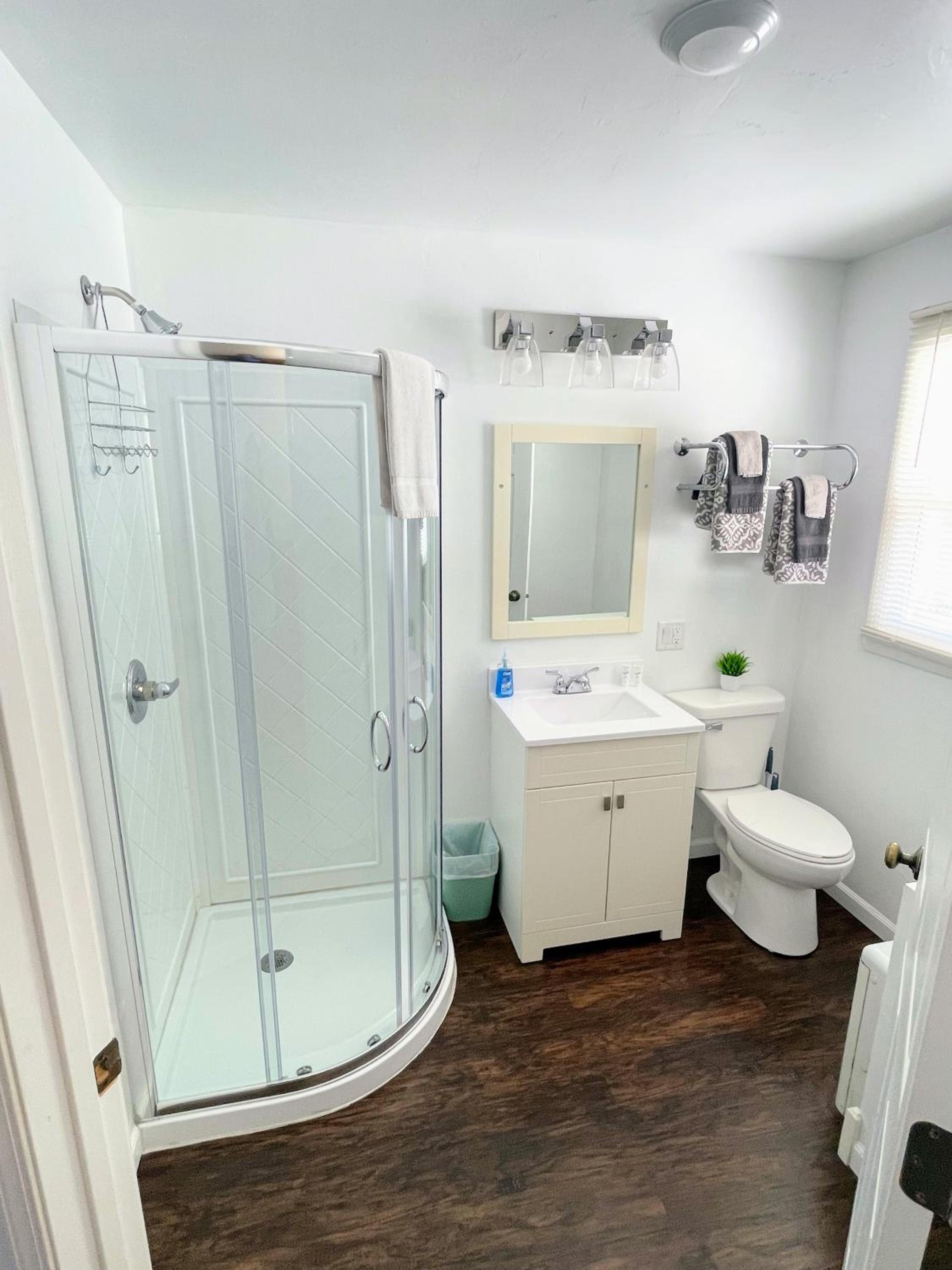 Deluxe Queen Room - Photo 6