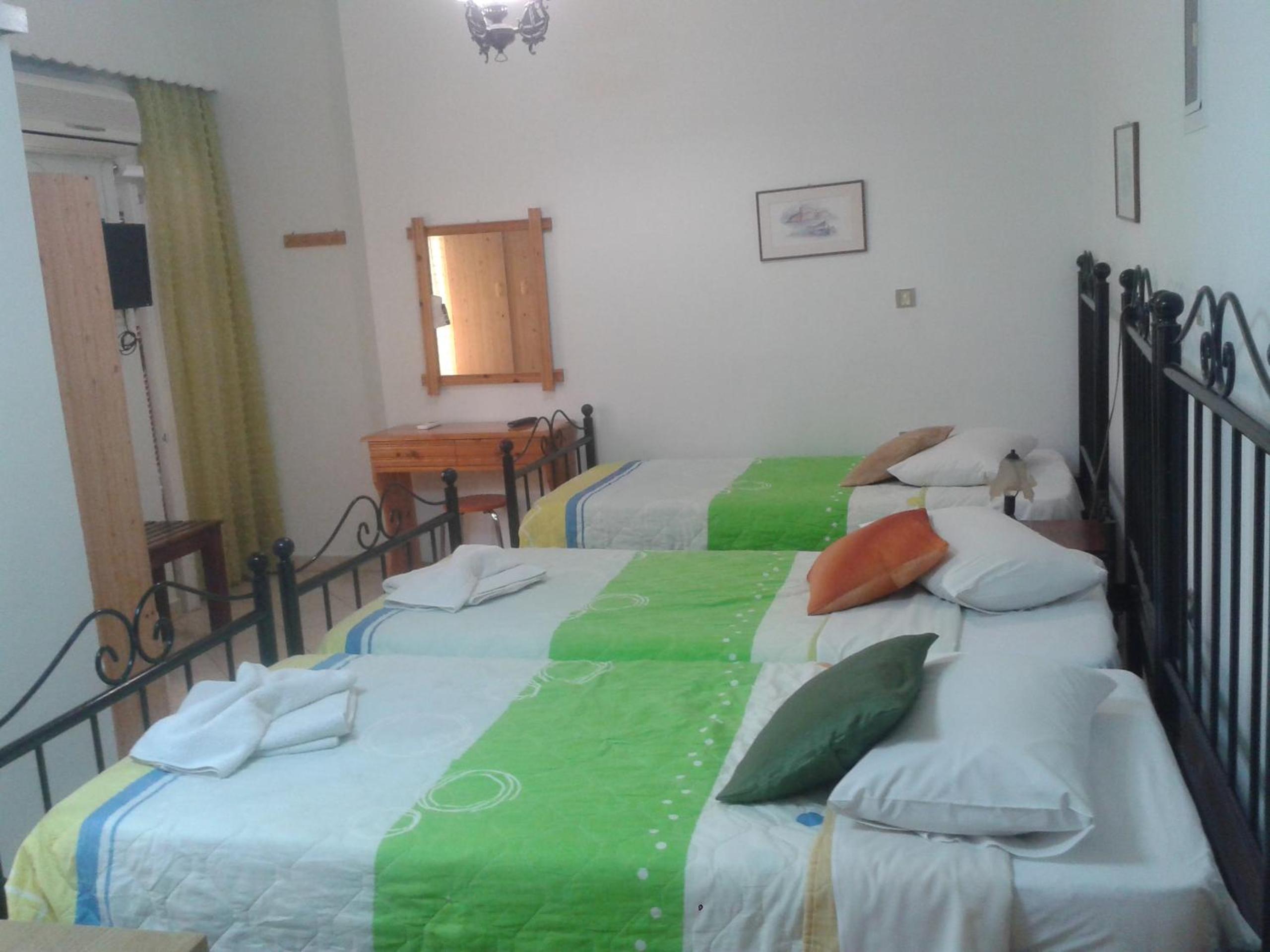 Basic Triple Room photo 3