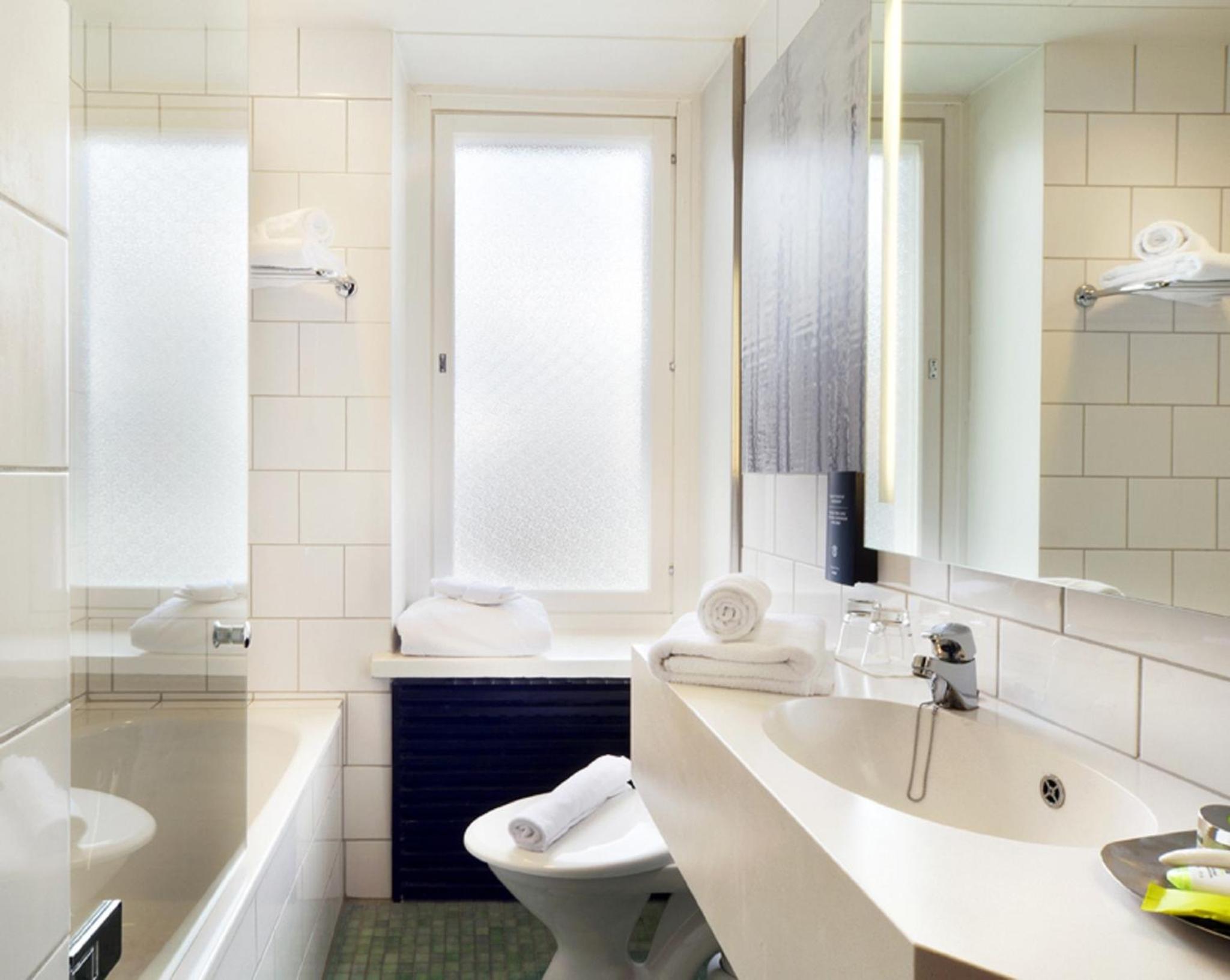 Standard Double or Twin Room - Photo 7