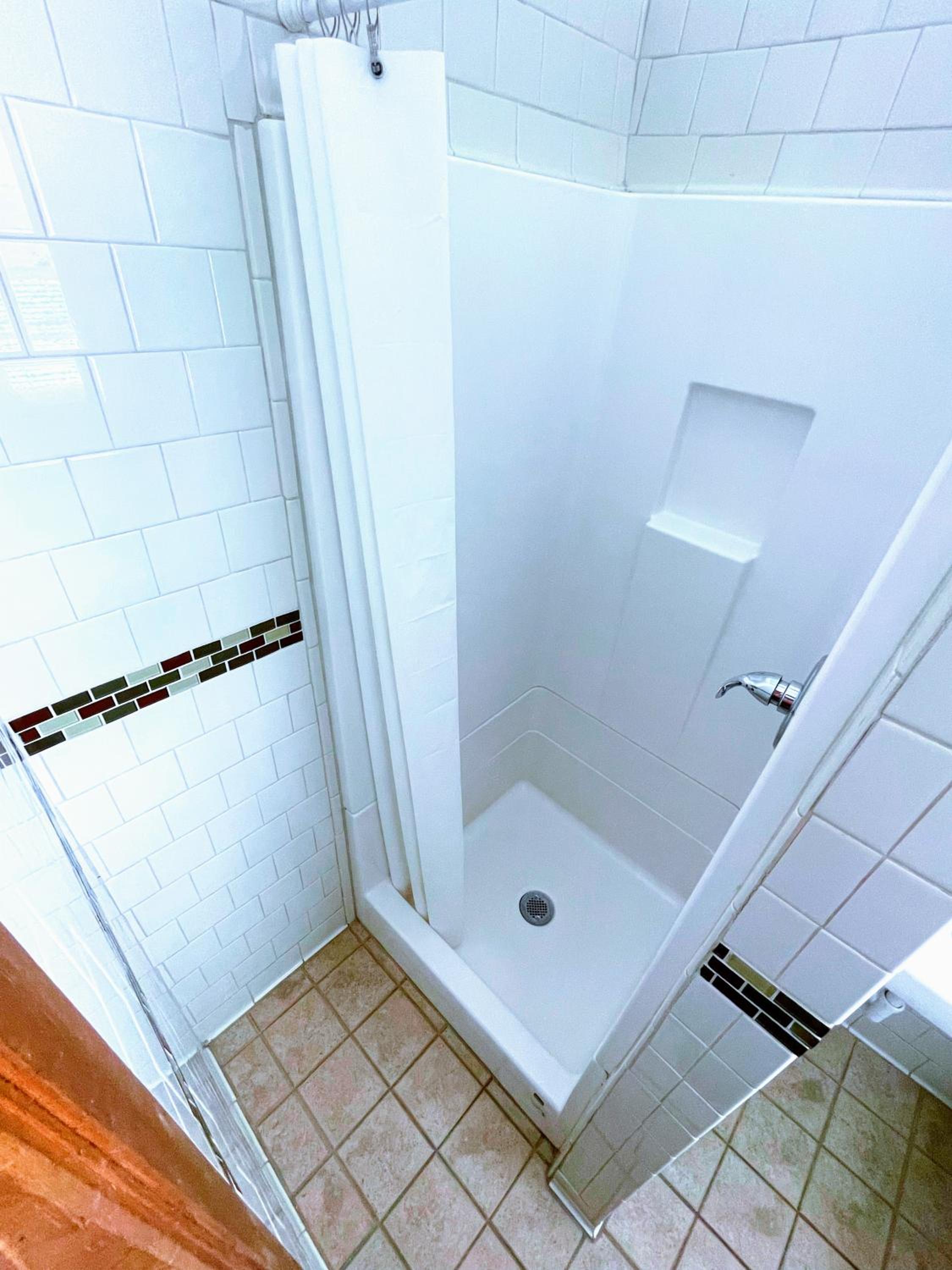 Deluxe Double or Twin Room - Photo 12