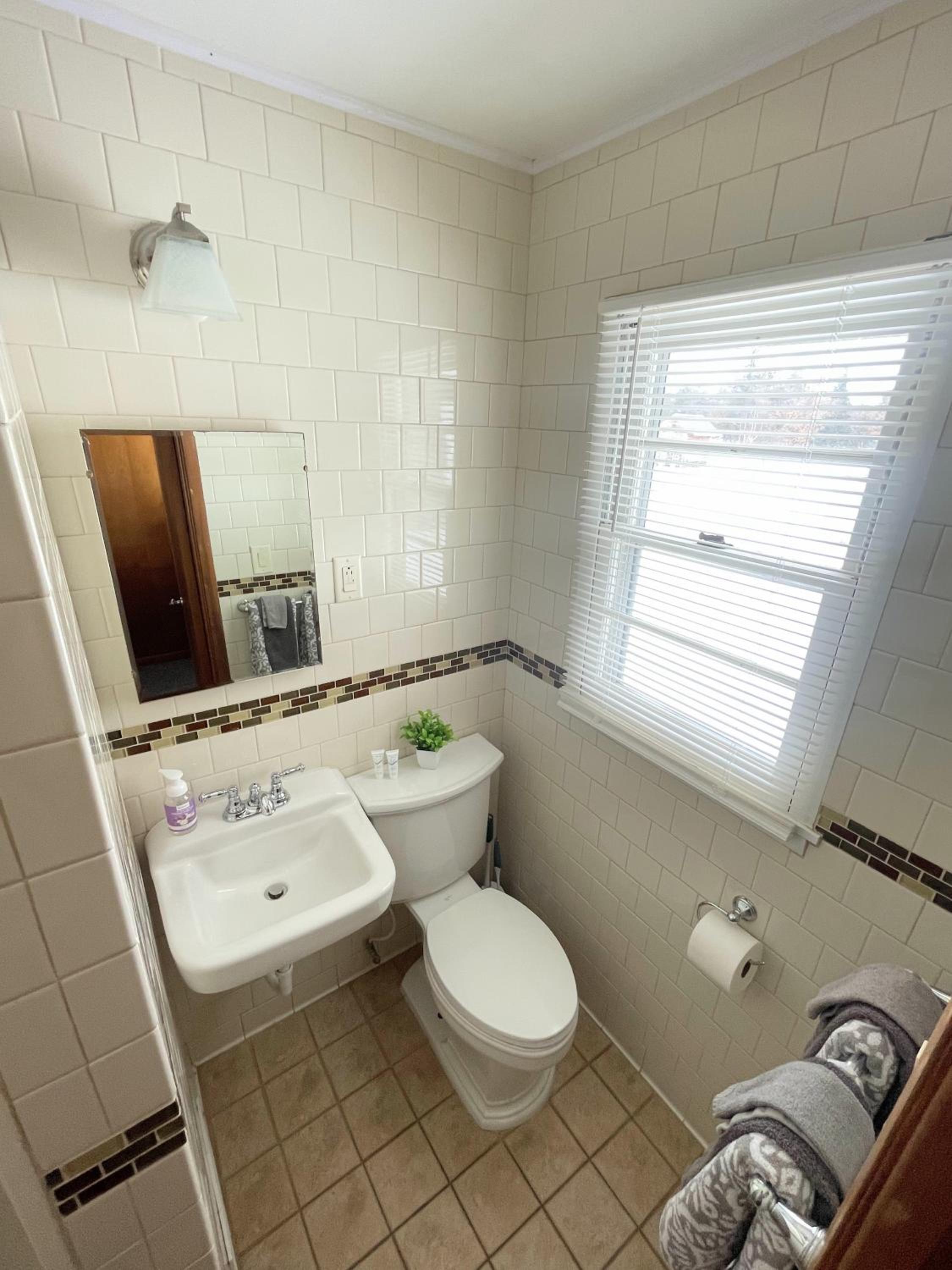 Deluxe Double or Twin Room - Photo 6