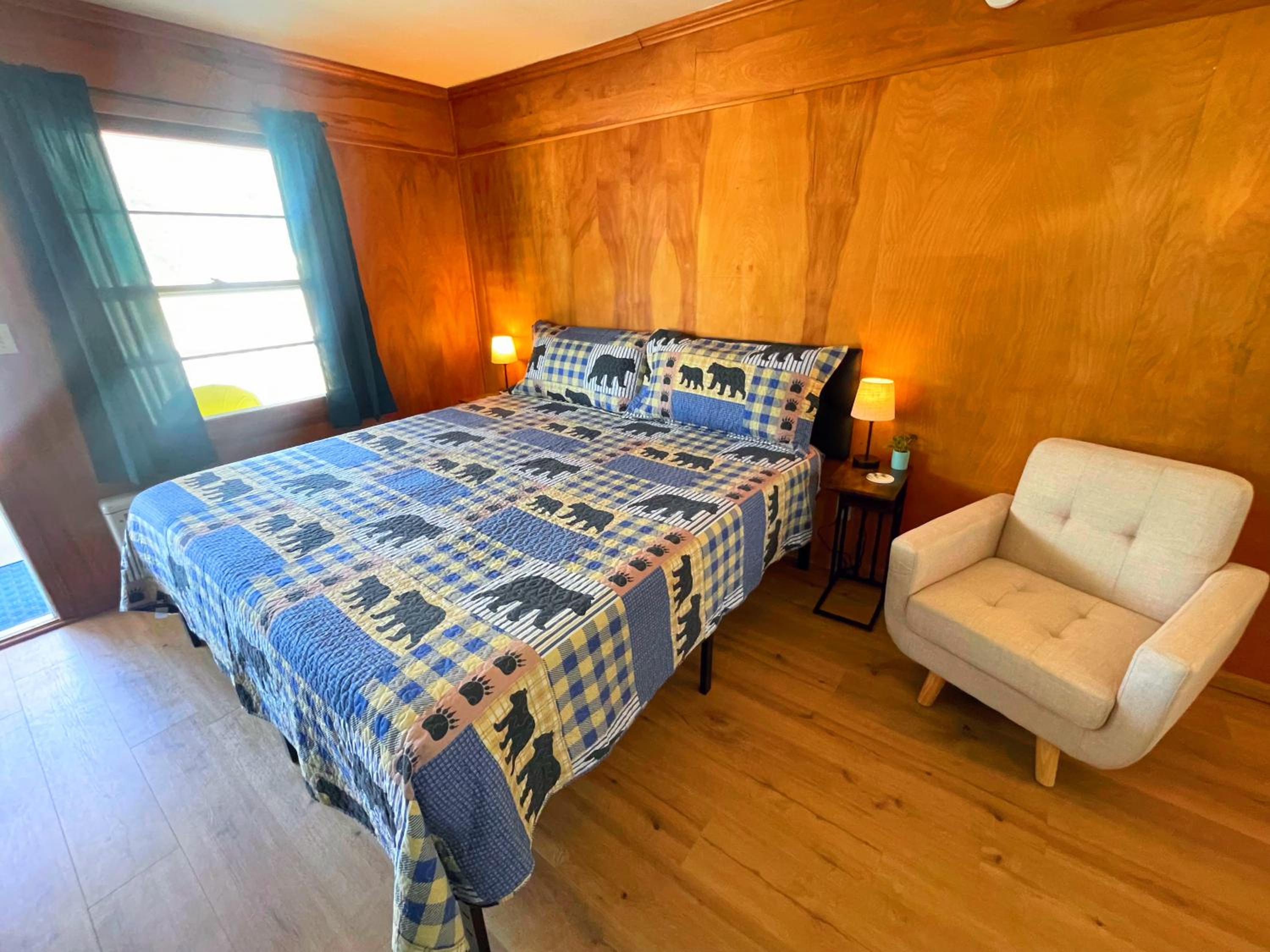 Deluxe King Room - Photo 1