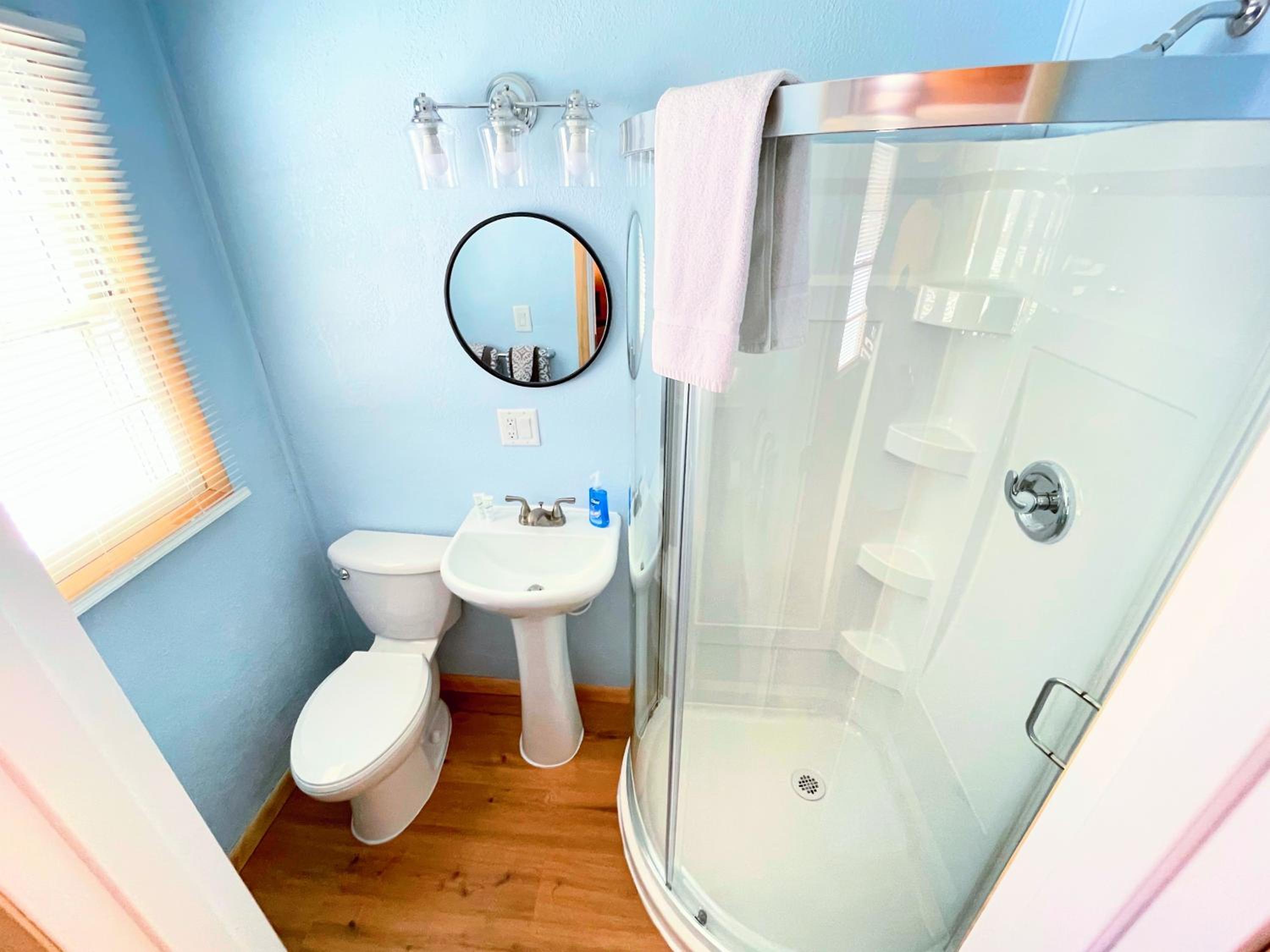 Deluxe King Room - Photo 2
