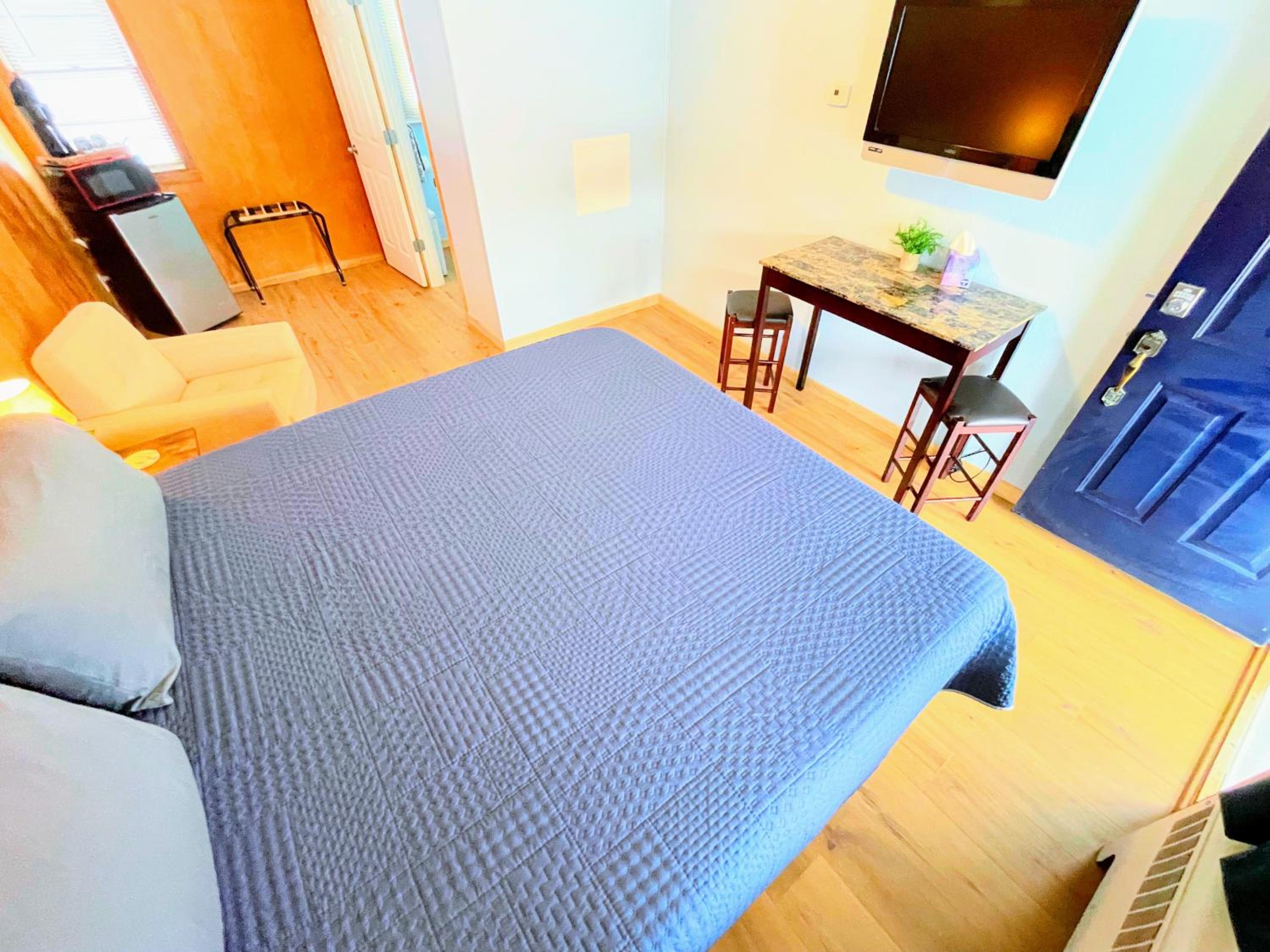 Deluxe King Room - Photo 5