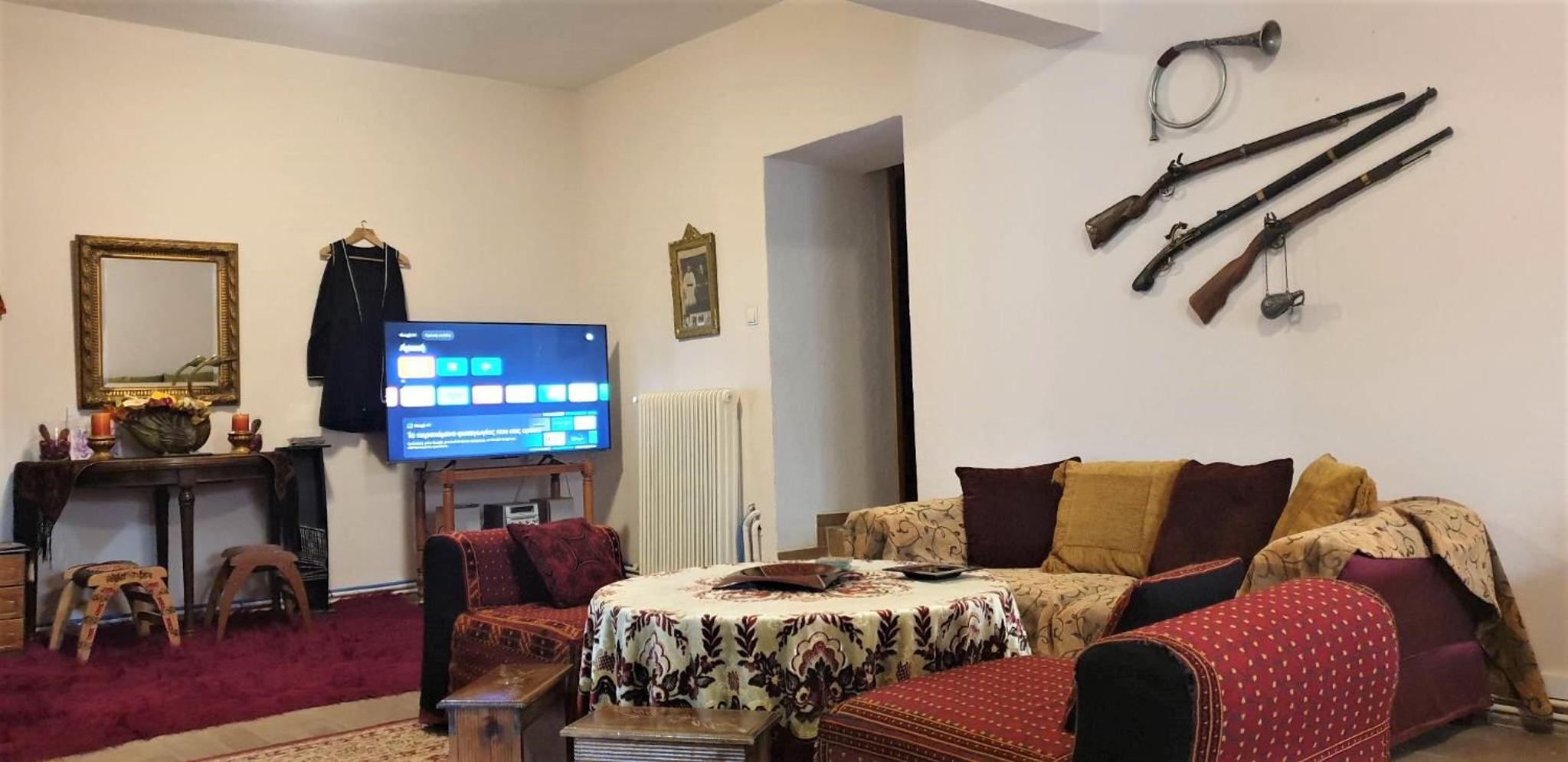 Three-Bedroom Apartment - Photo 6