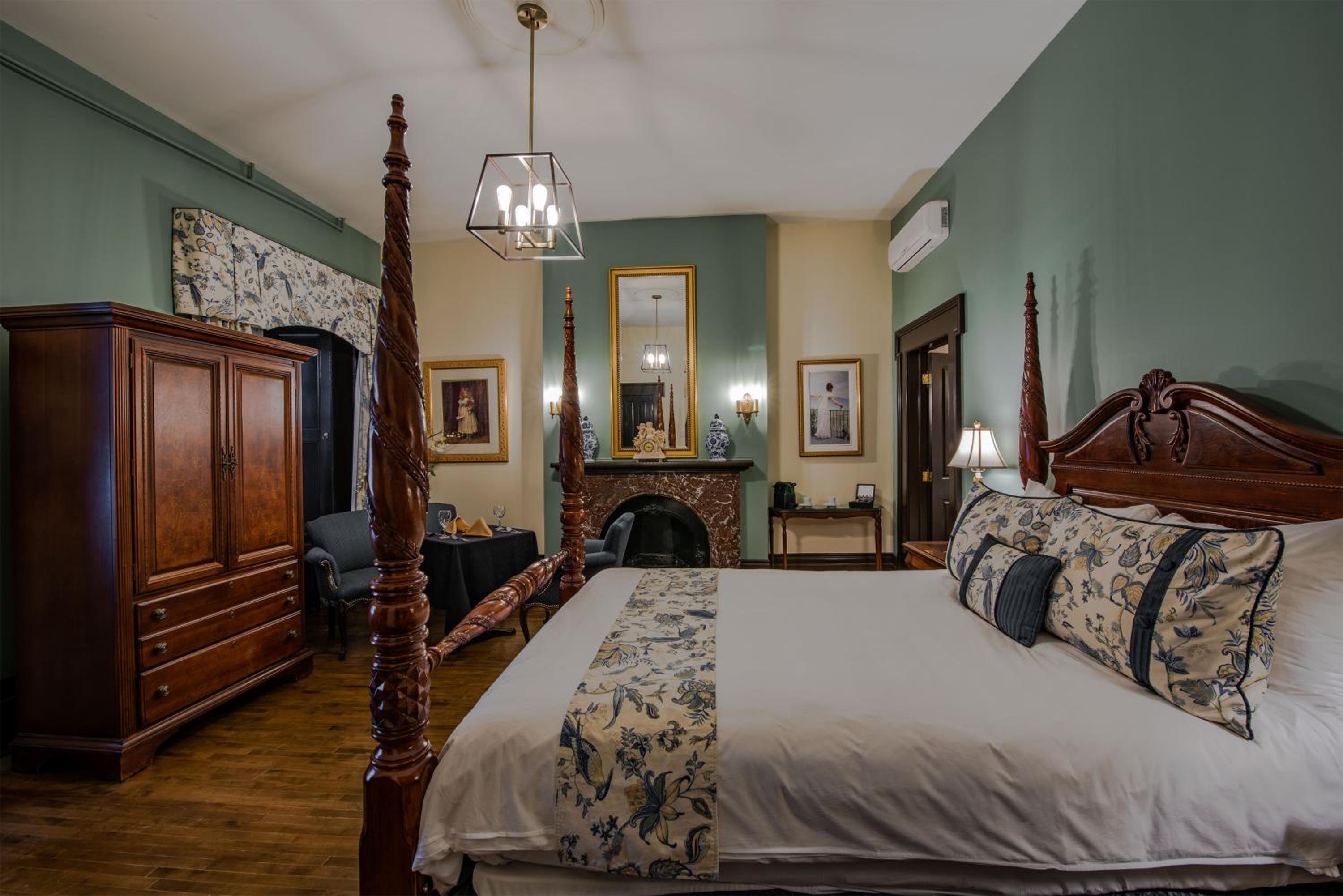 Prestige Queen Room - Lower Floors