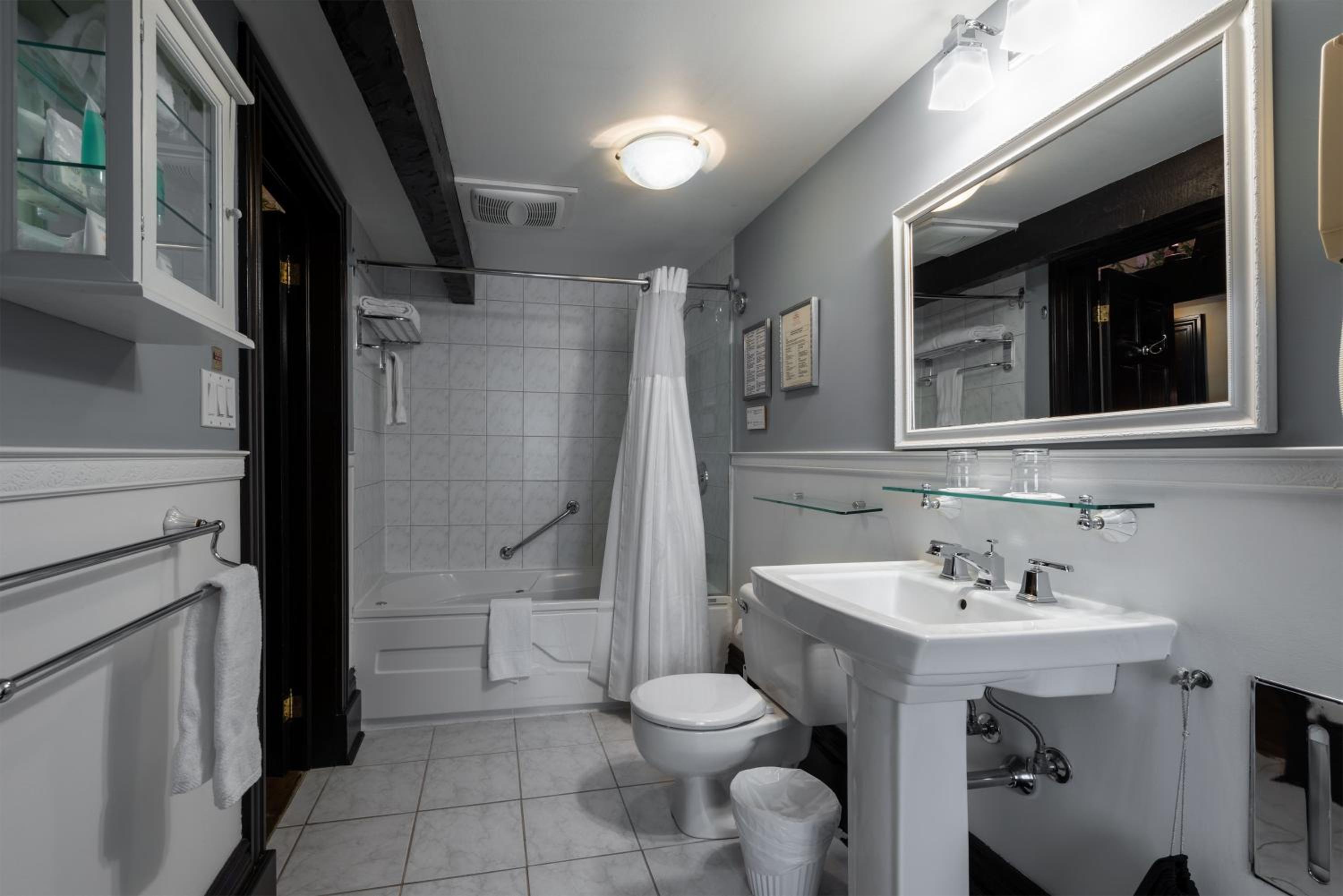 Superior Queen Room - Fourth Floor