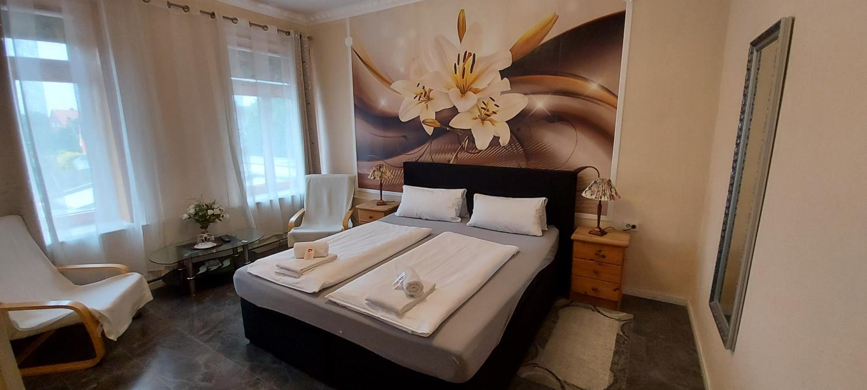 Budget Double Room - Photo 10