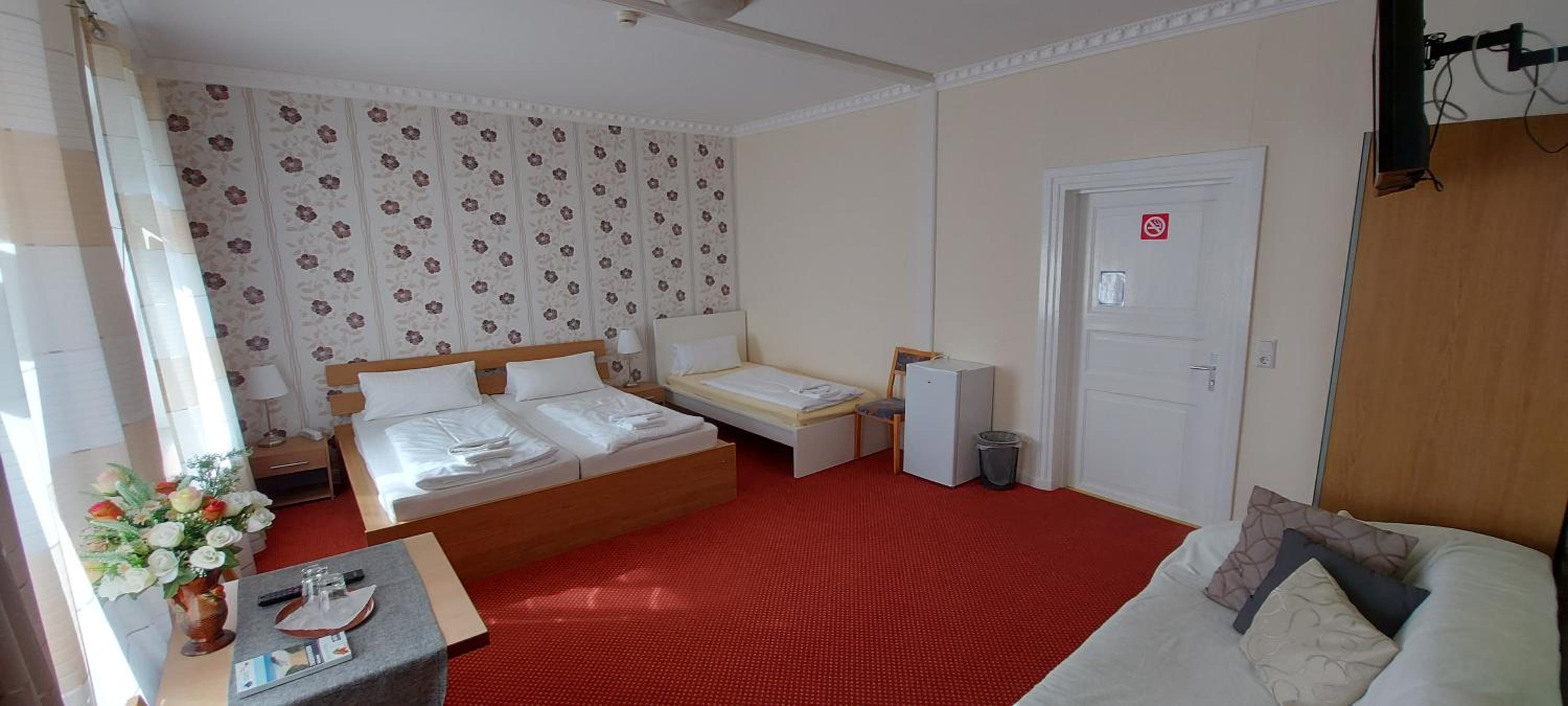 Budget Triple Room - Photo 3
