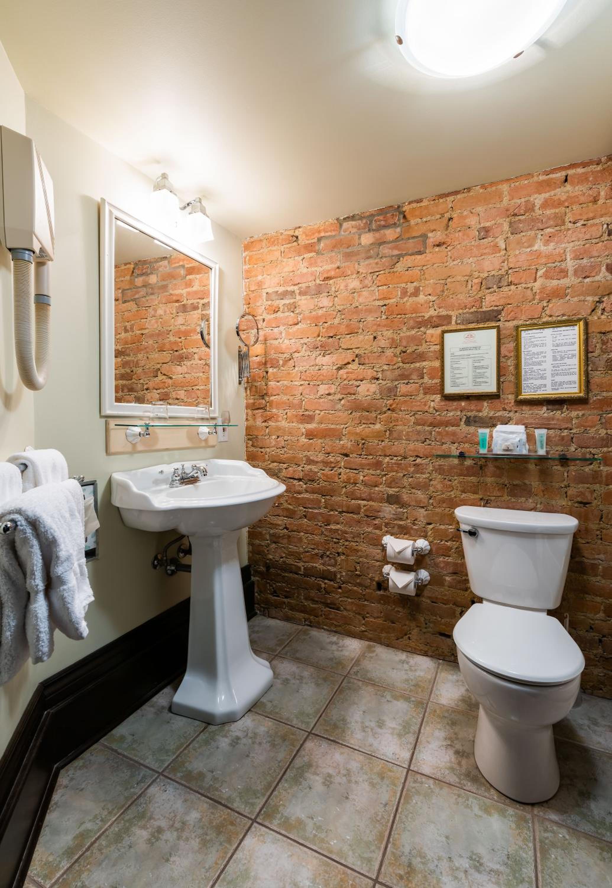 Classic Queen Room - Third Floor