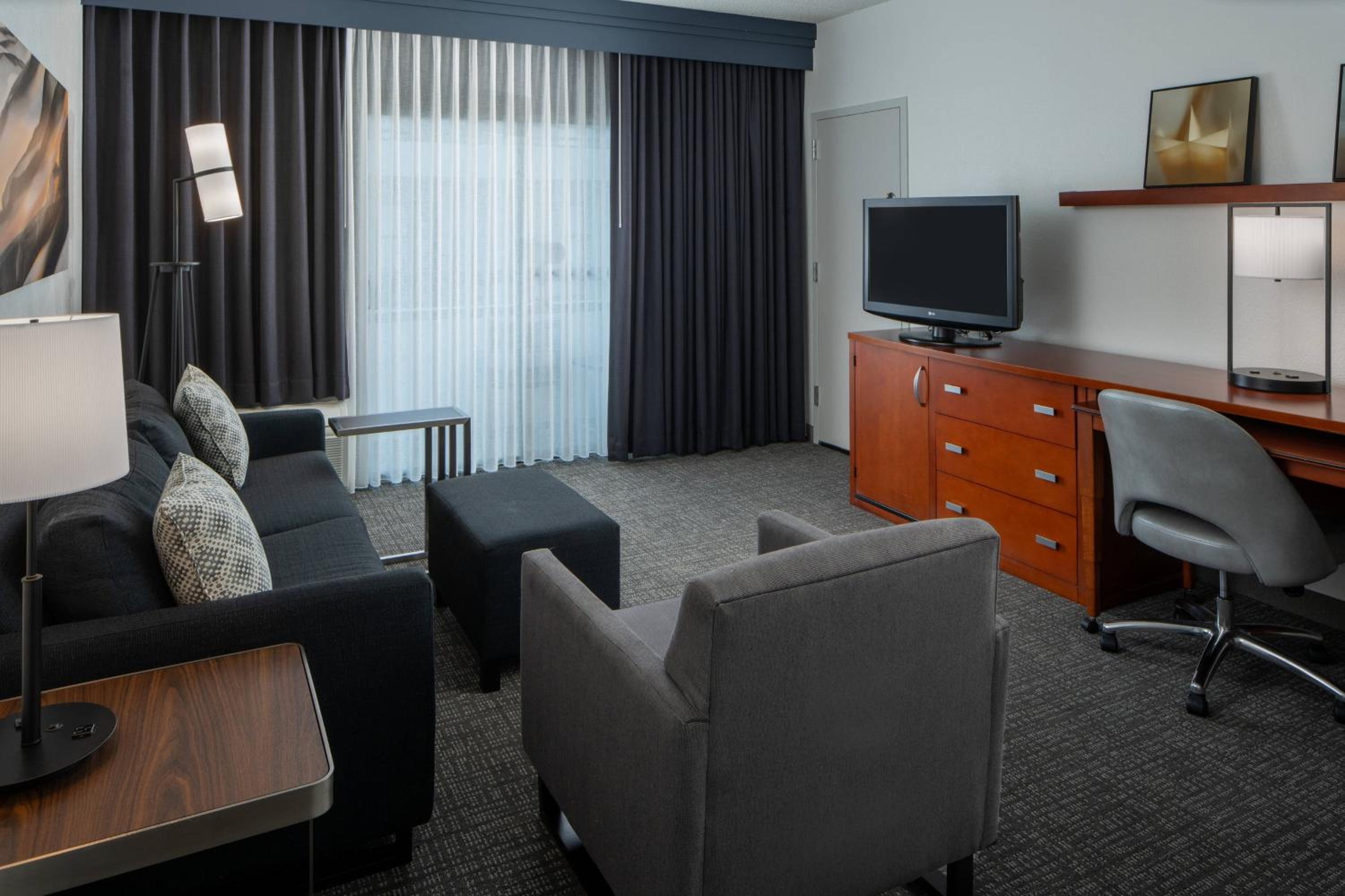 King Suite with Courtyard View - Photo 6