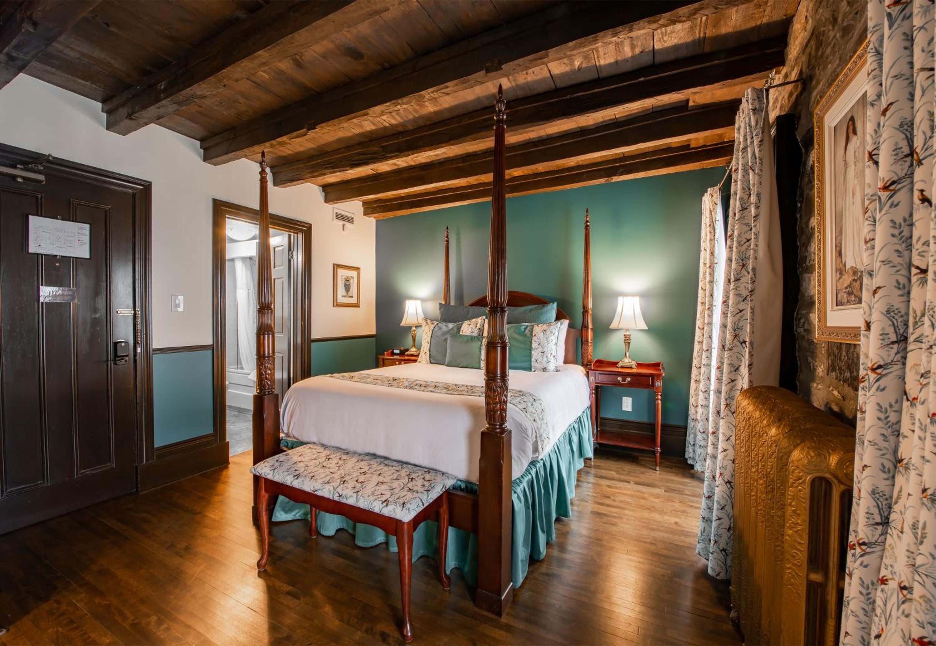 Classic Queen Room - Third Floor, photo 7