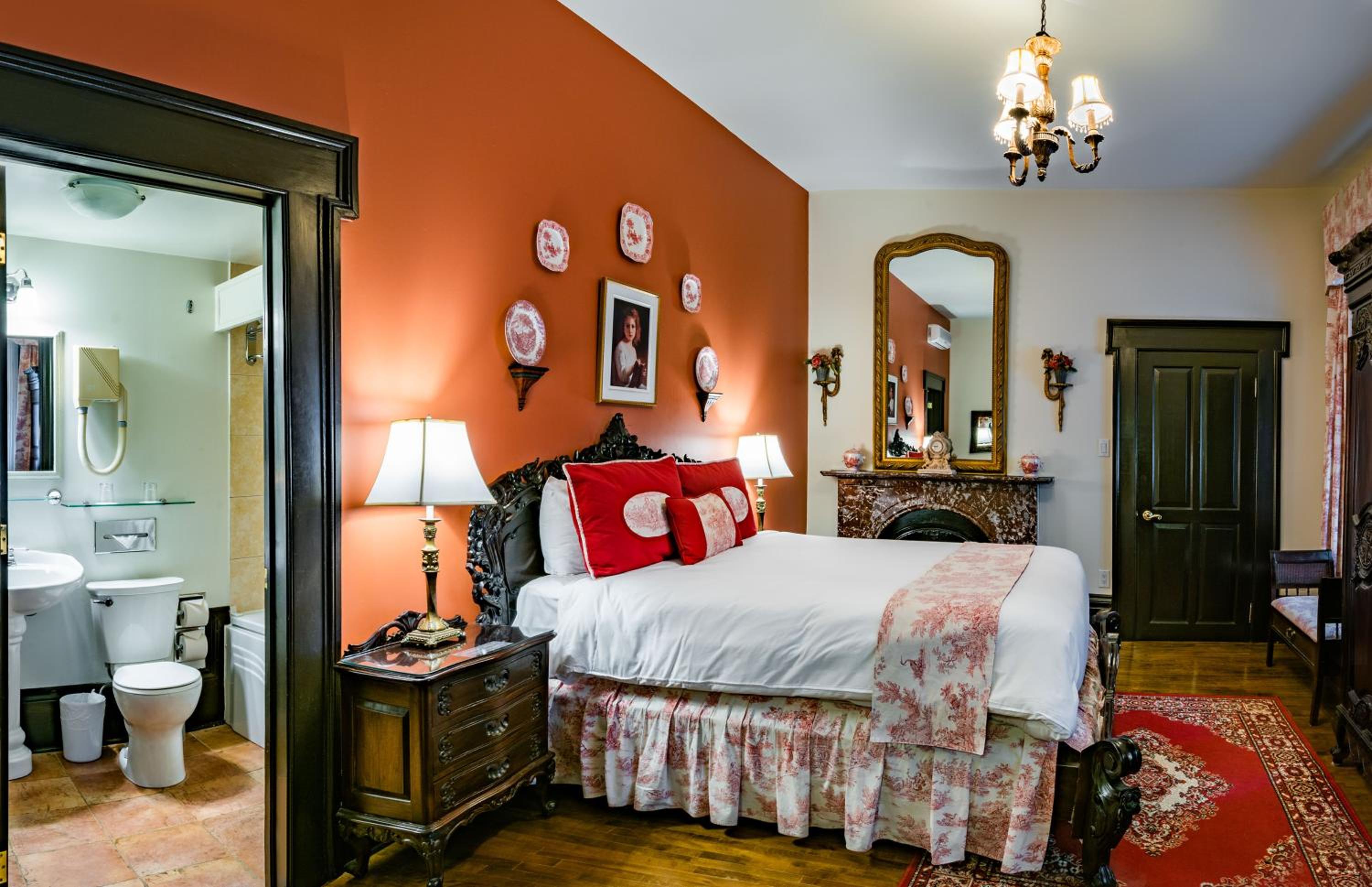 Prestige Queen Room - Lower Floors thumbnail 5