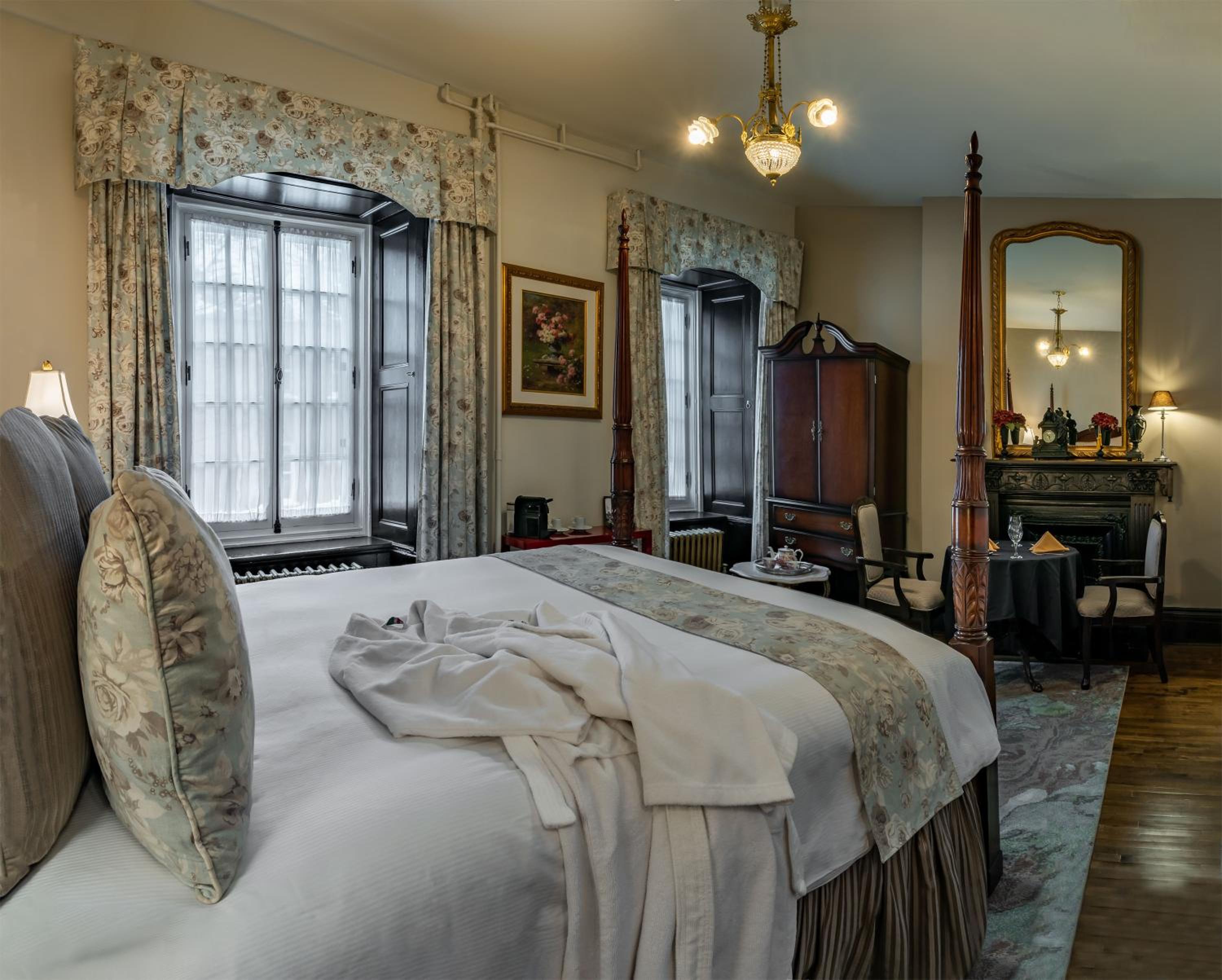 Prestige Queen Room - Lower Floors thumbnail 5