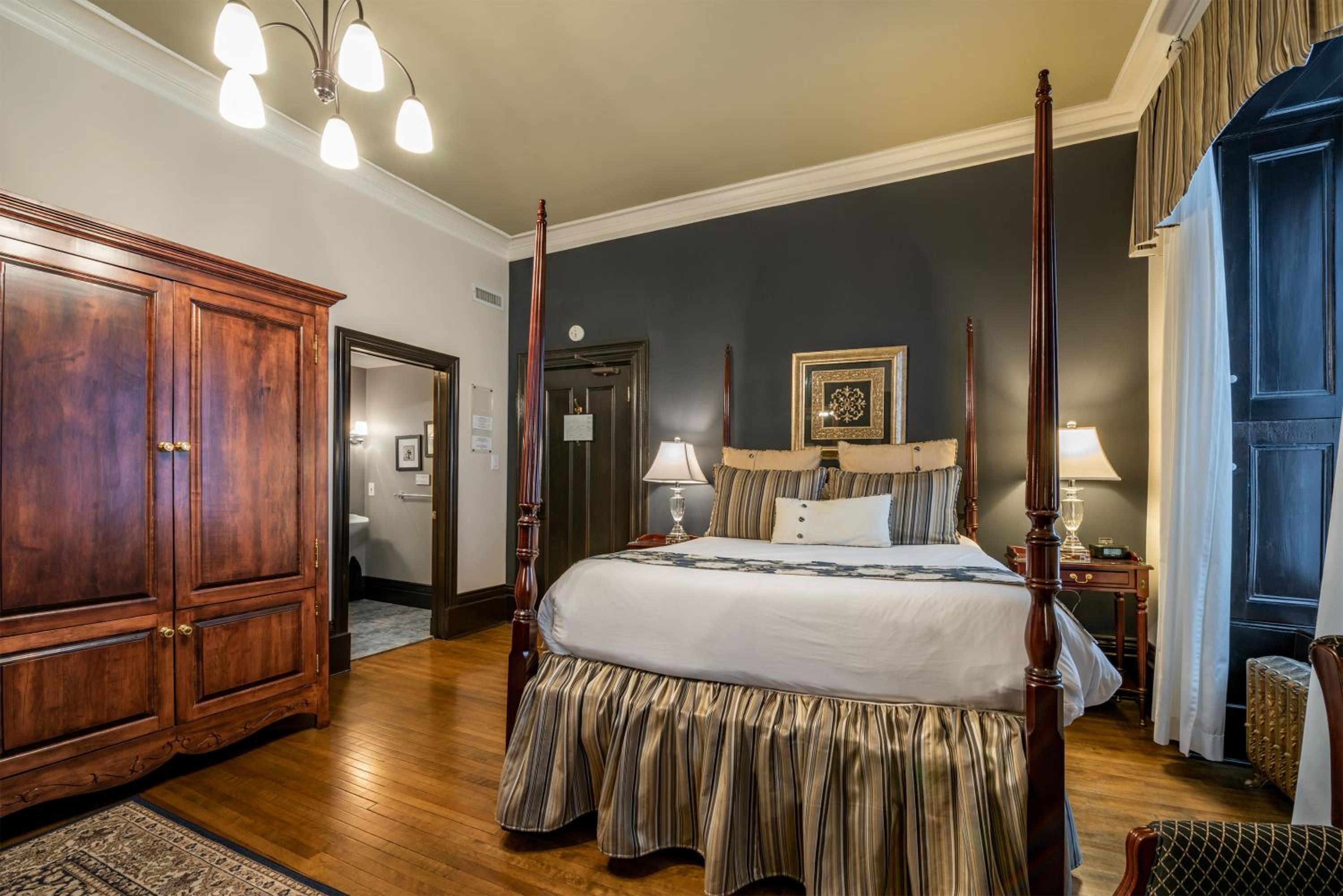 Prestige Queen Room - Lower Floors