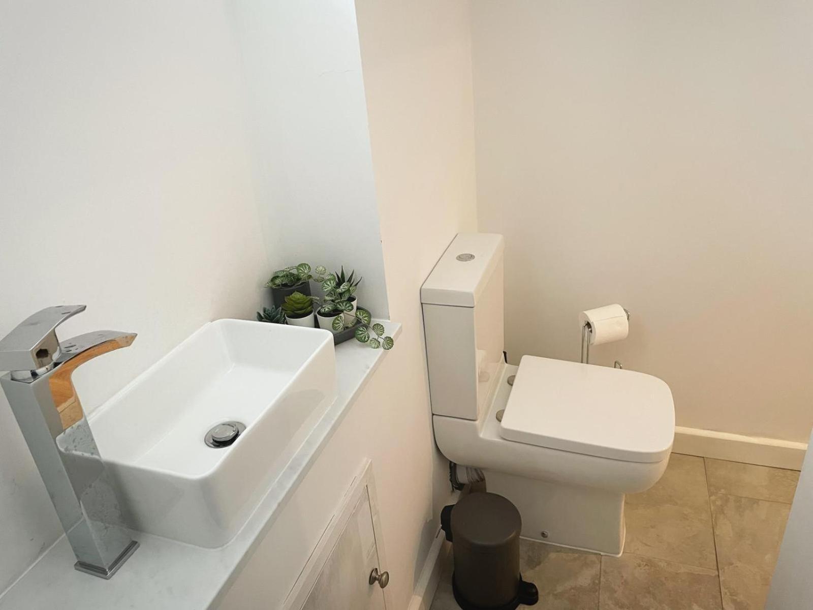 Three-Bedroom Apartment photo 3
