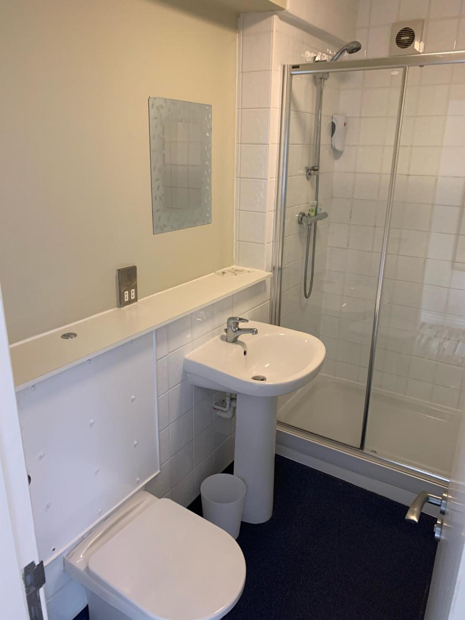 Double Room - Photo 5