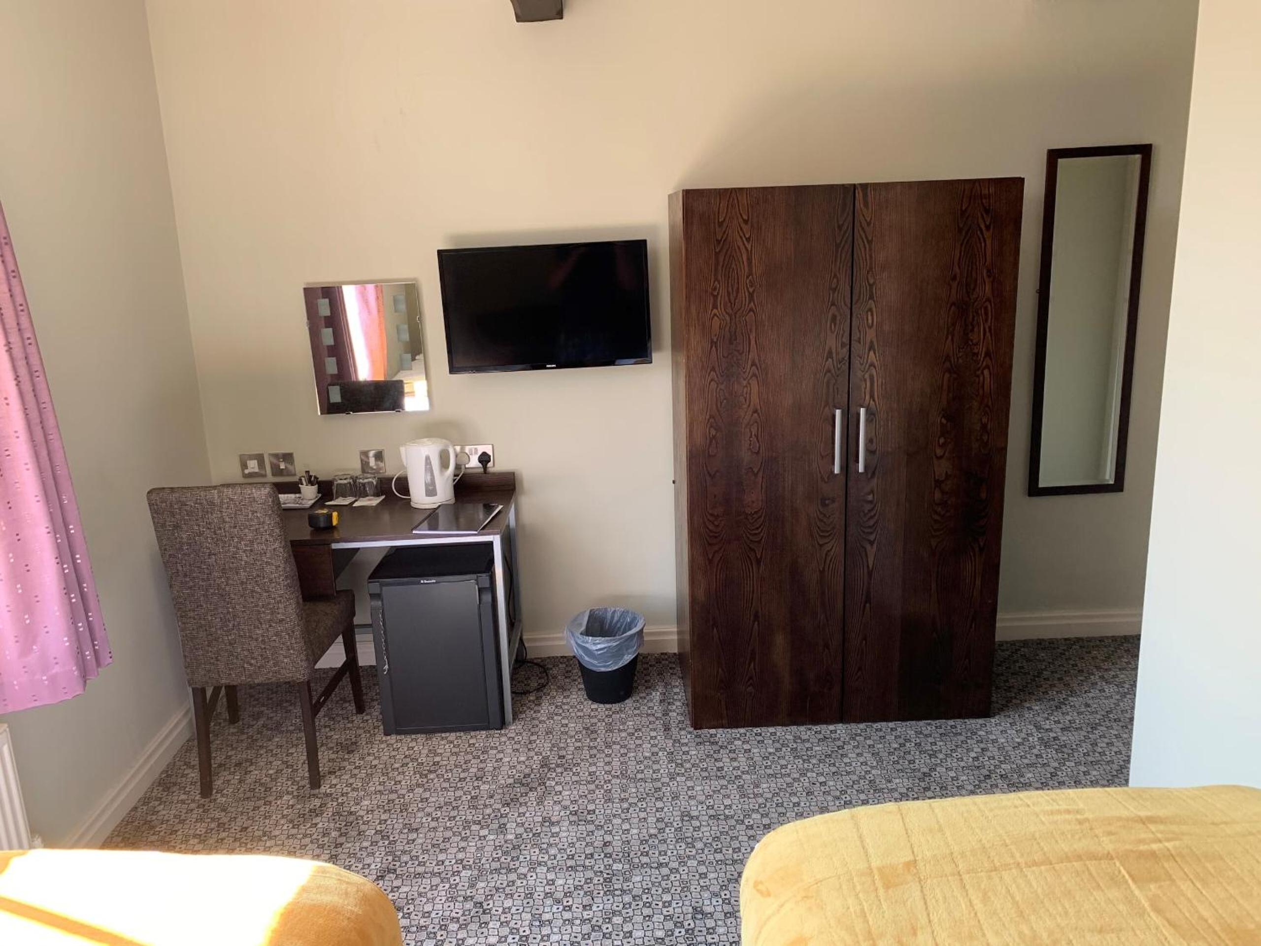 Twin Room - Photo 2