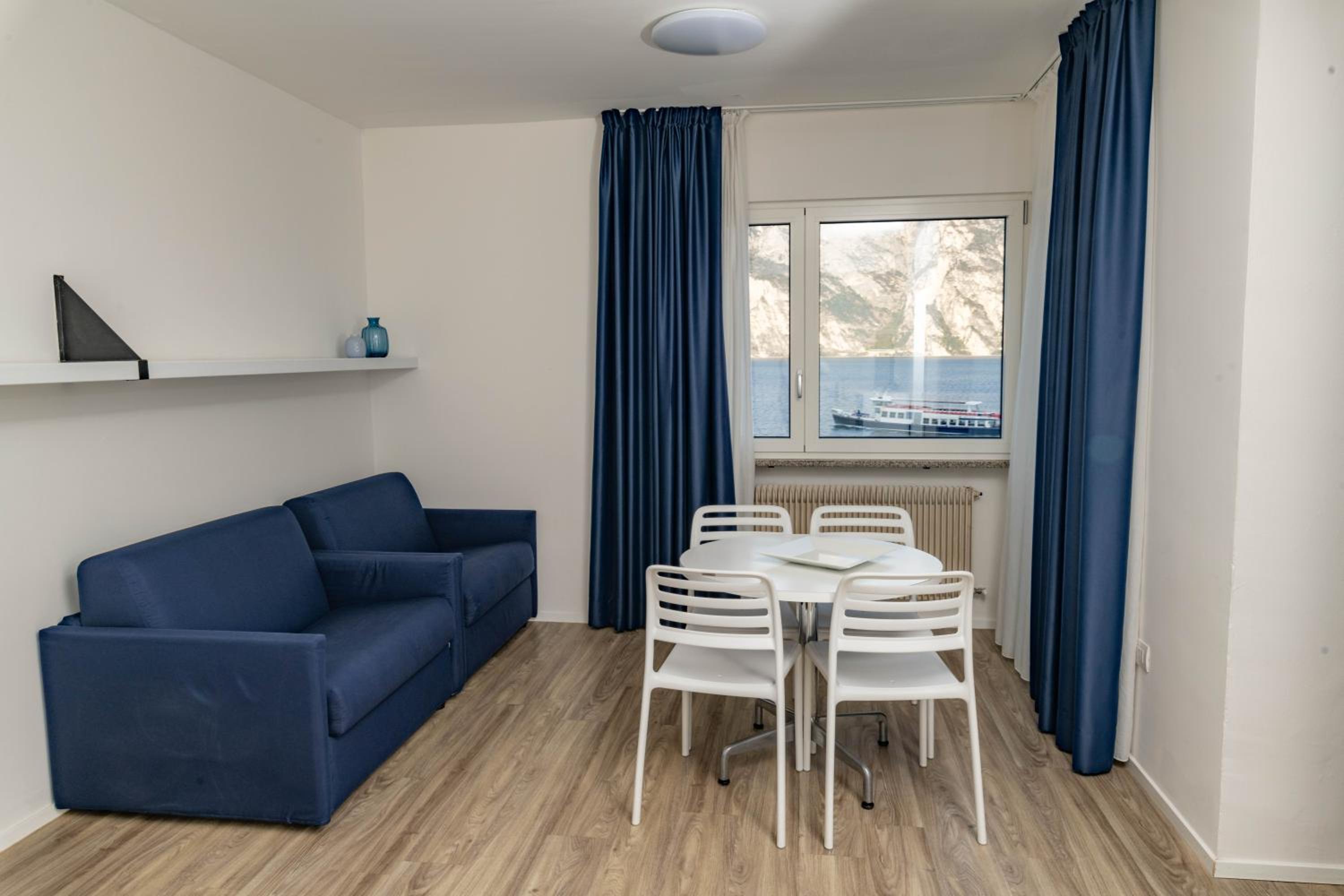 Studio with Lake View - Photo 11