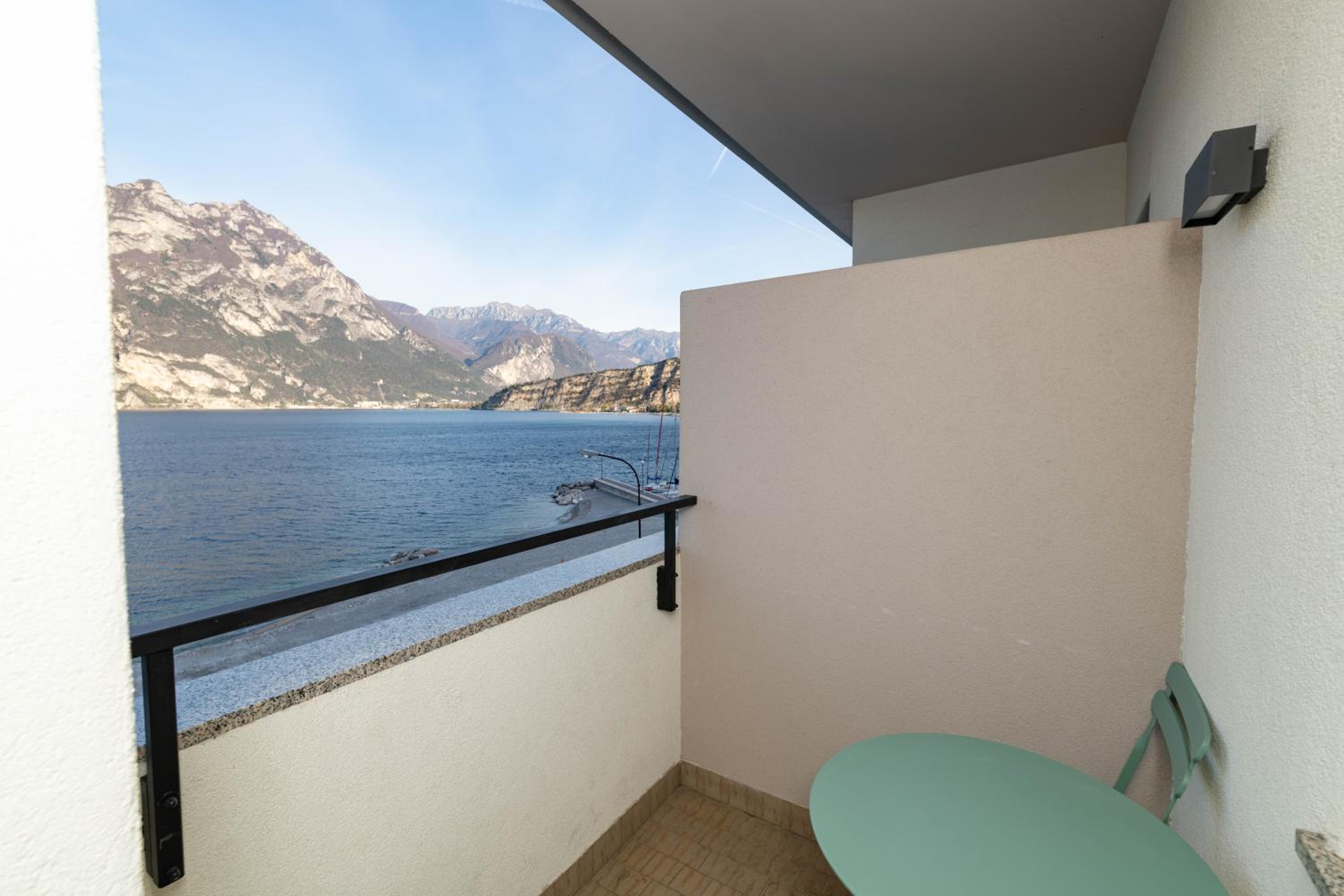 Studio with Lake View - Photo 15