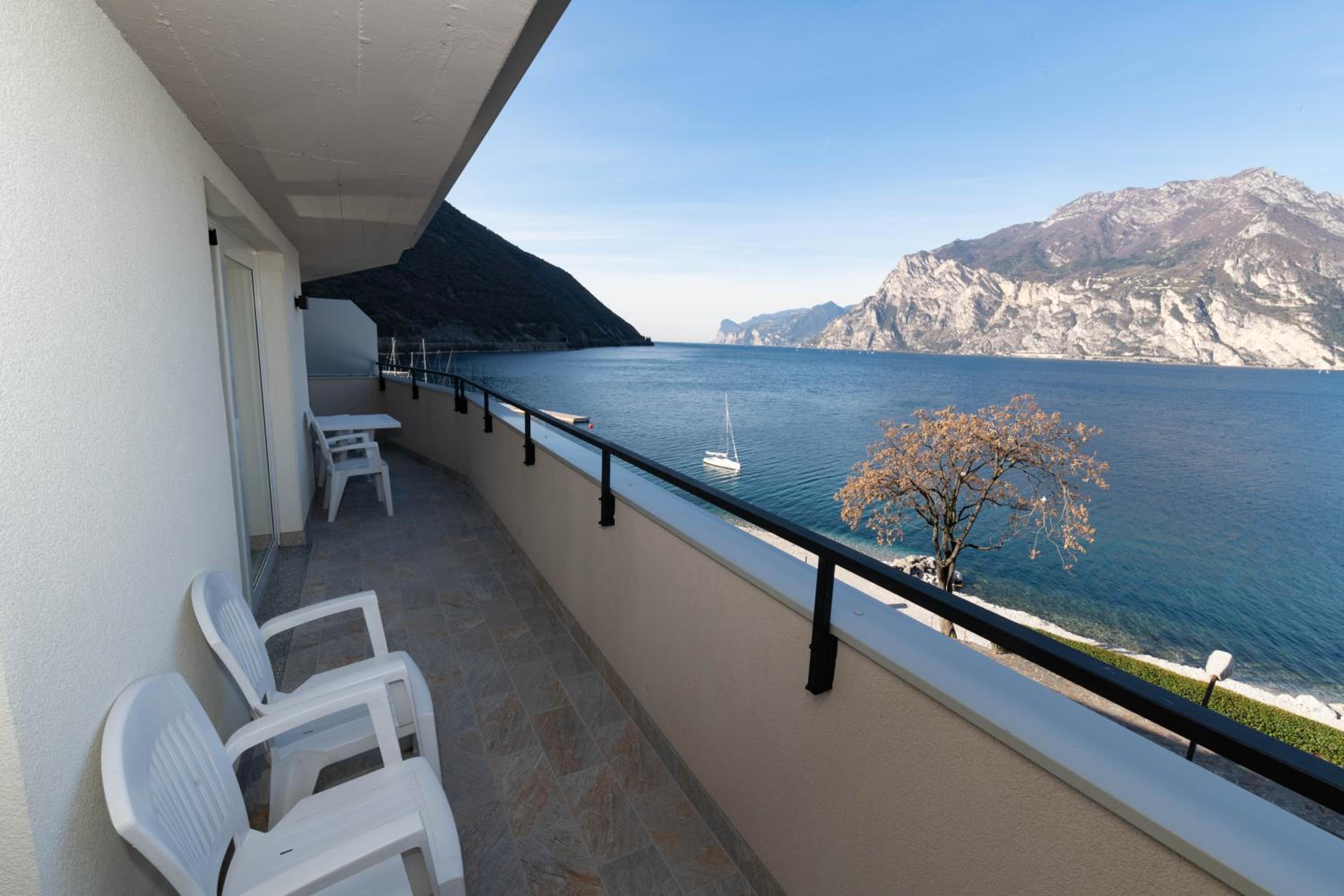 Apartment with Lake View - Photo 6