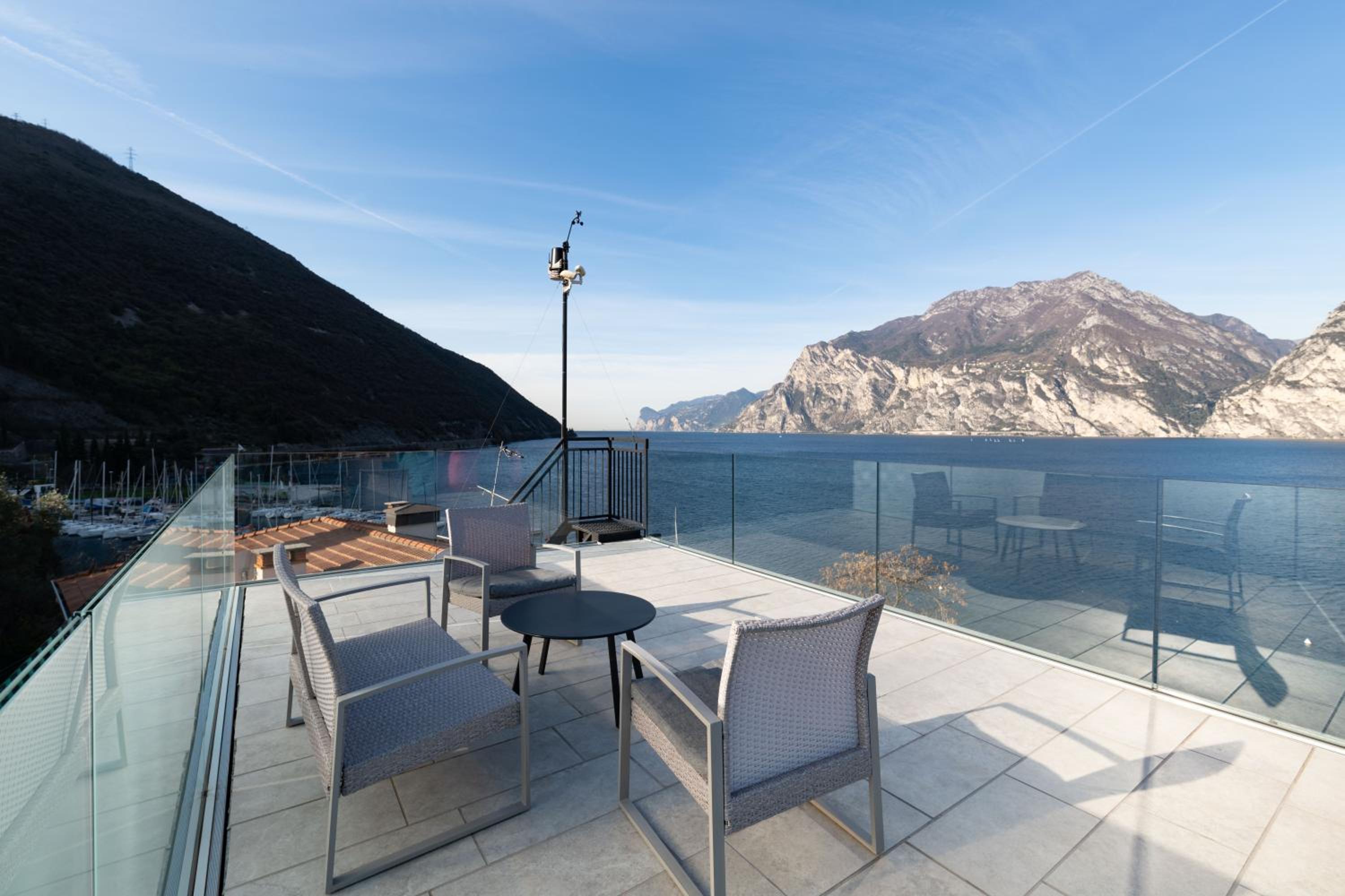 Apartment with Lake View - Photo 8