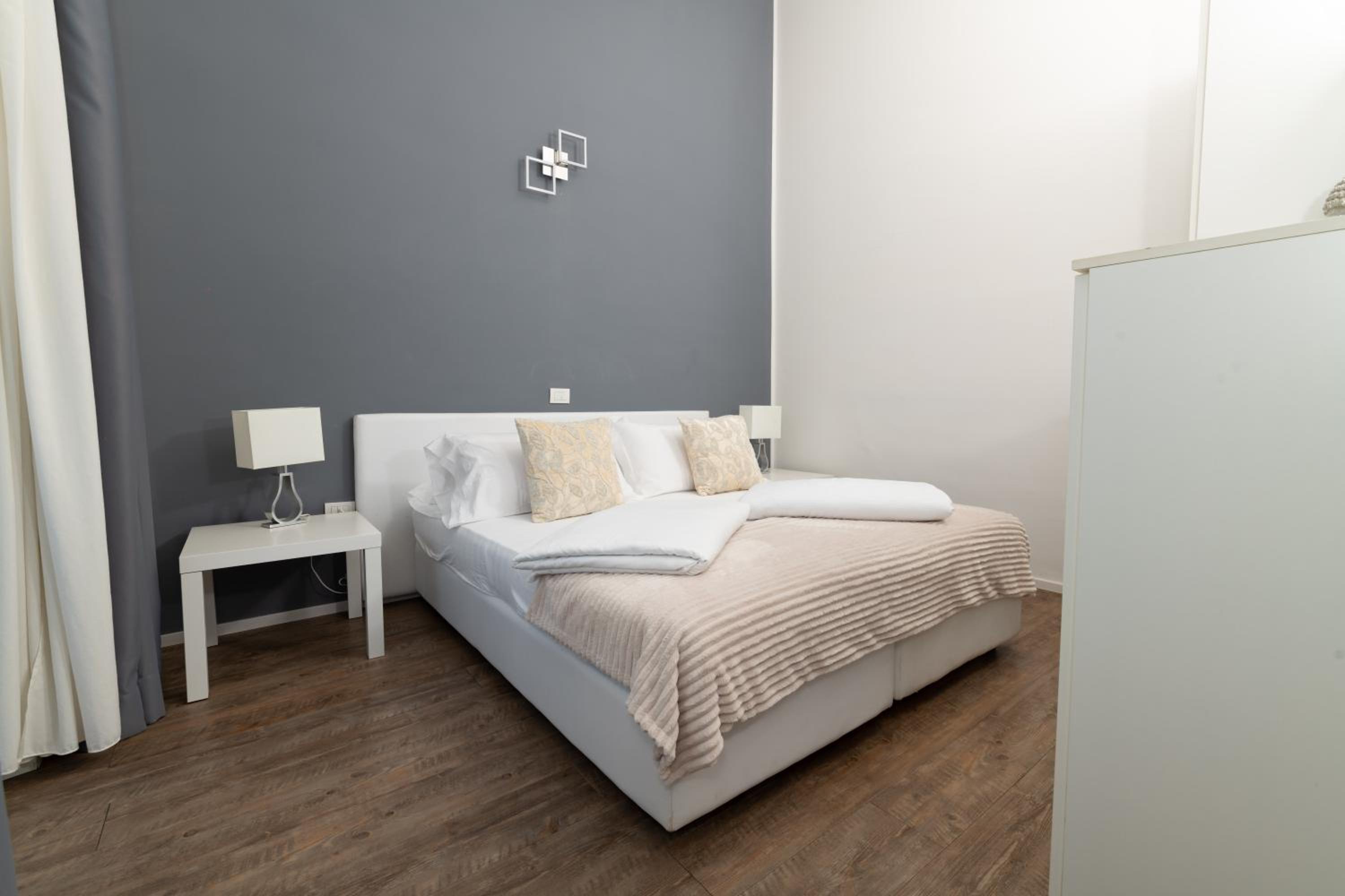 Apartment with Lake View - Photo 16
