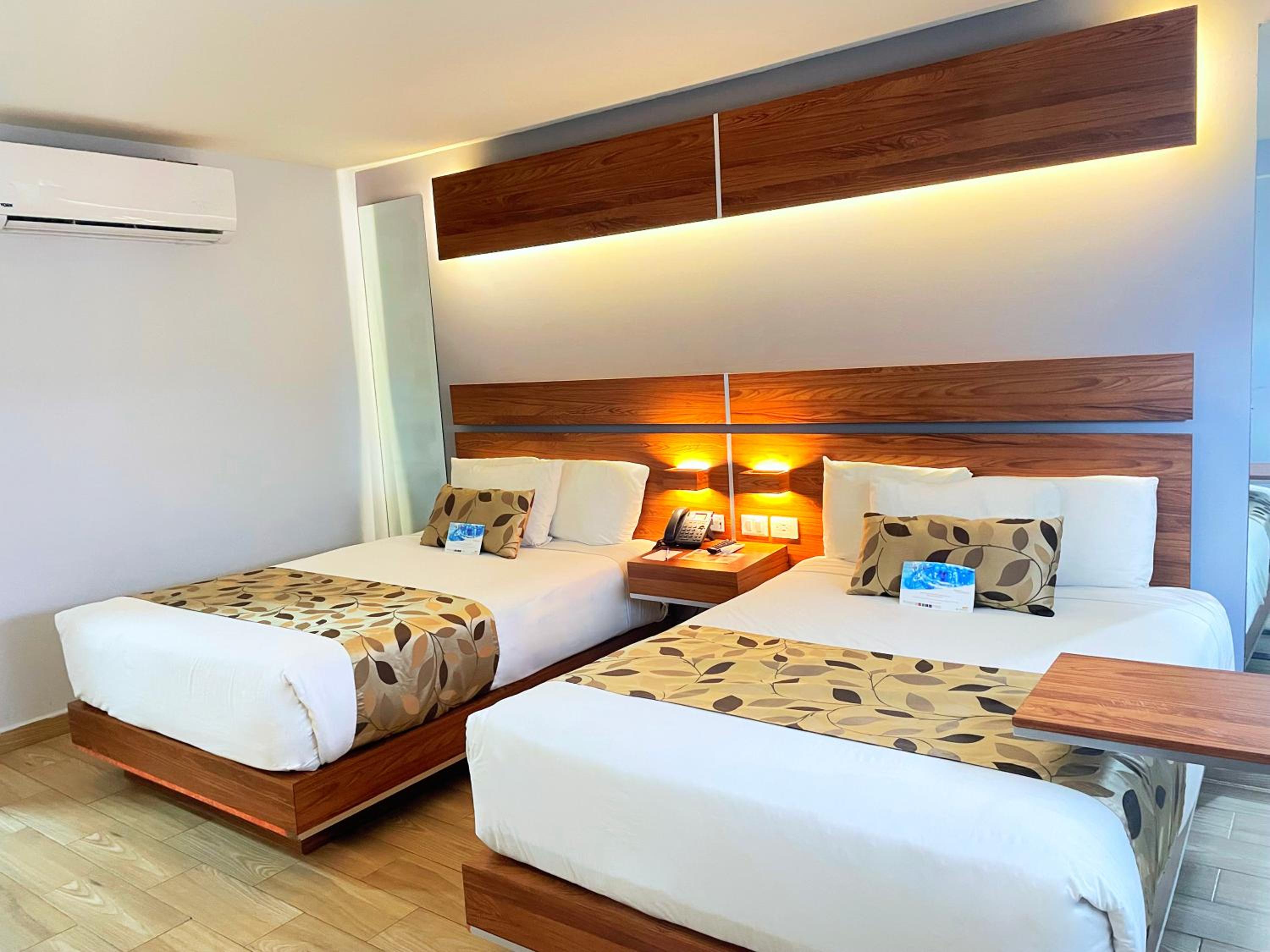 Double Room with Two Double Beds - Non-Smoking photo 3