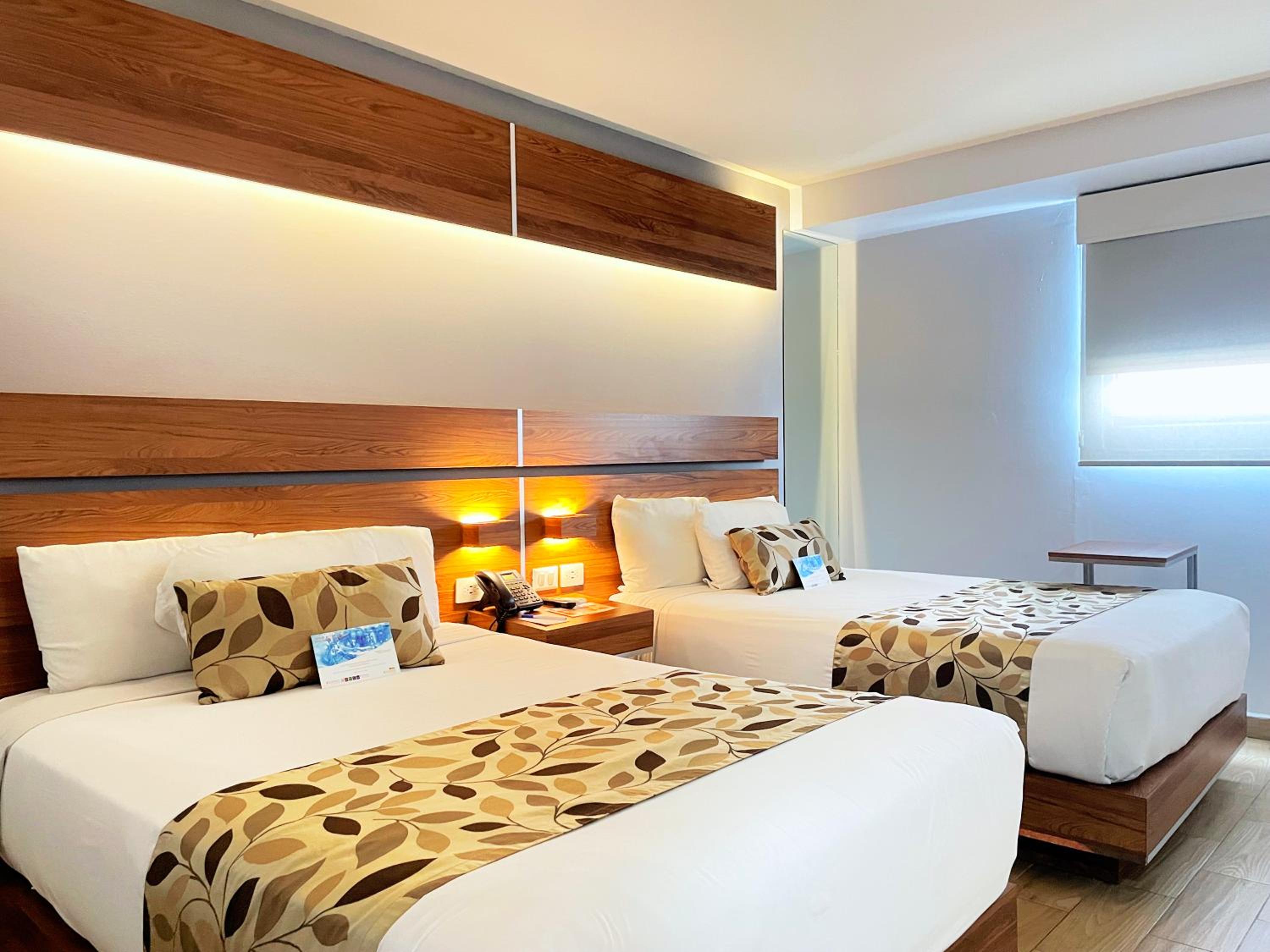 Double Room with Two Double Beds - Non-Smoking photo 2
