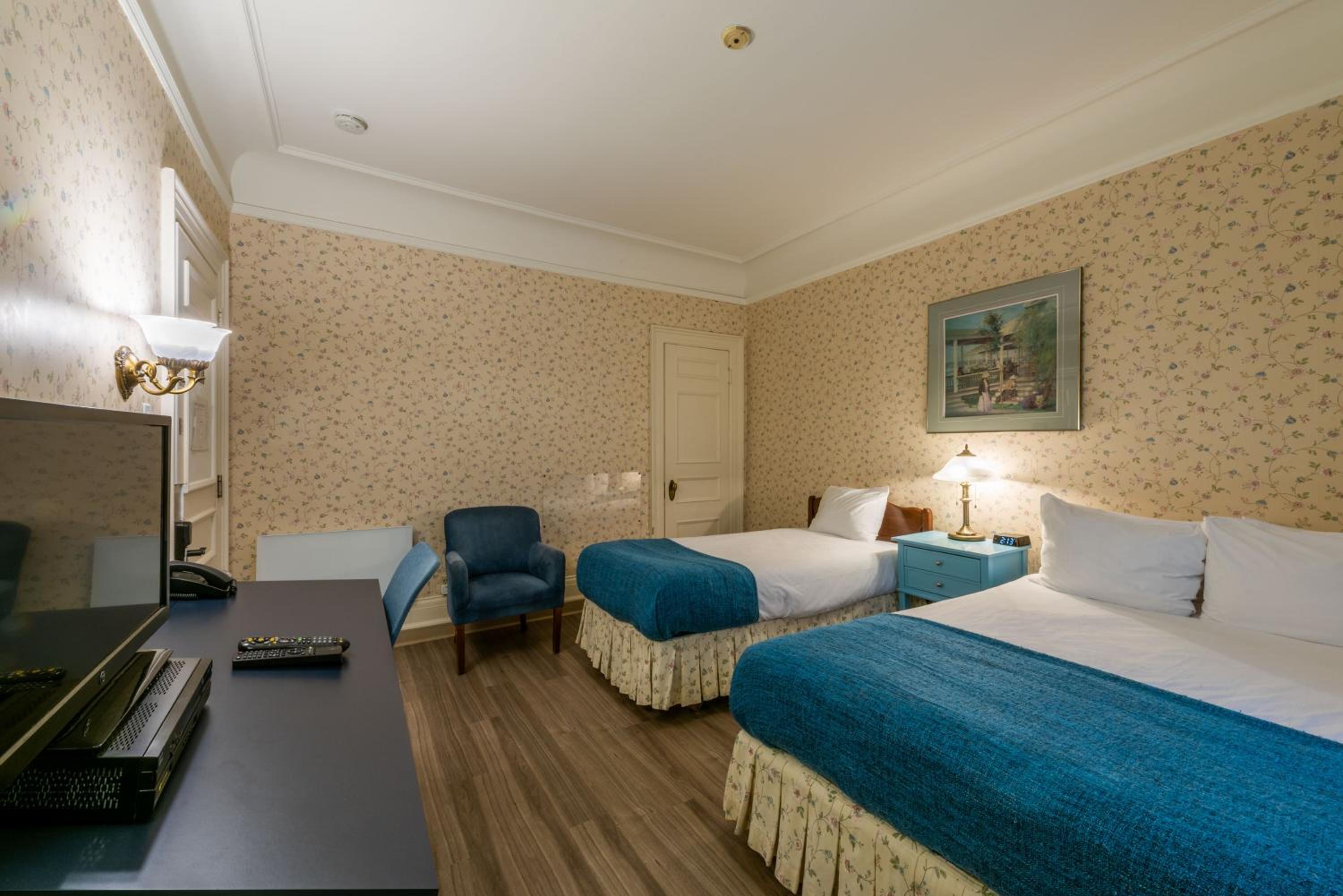 Standard Queen Room