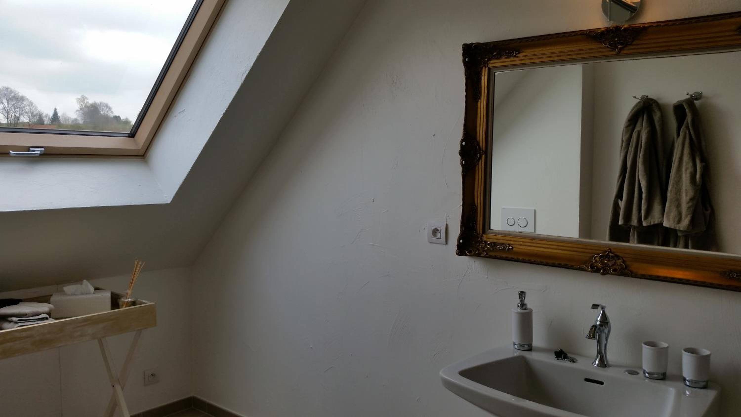 Deluxe Double Room (2 Adults + 1 Child) photo 3