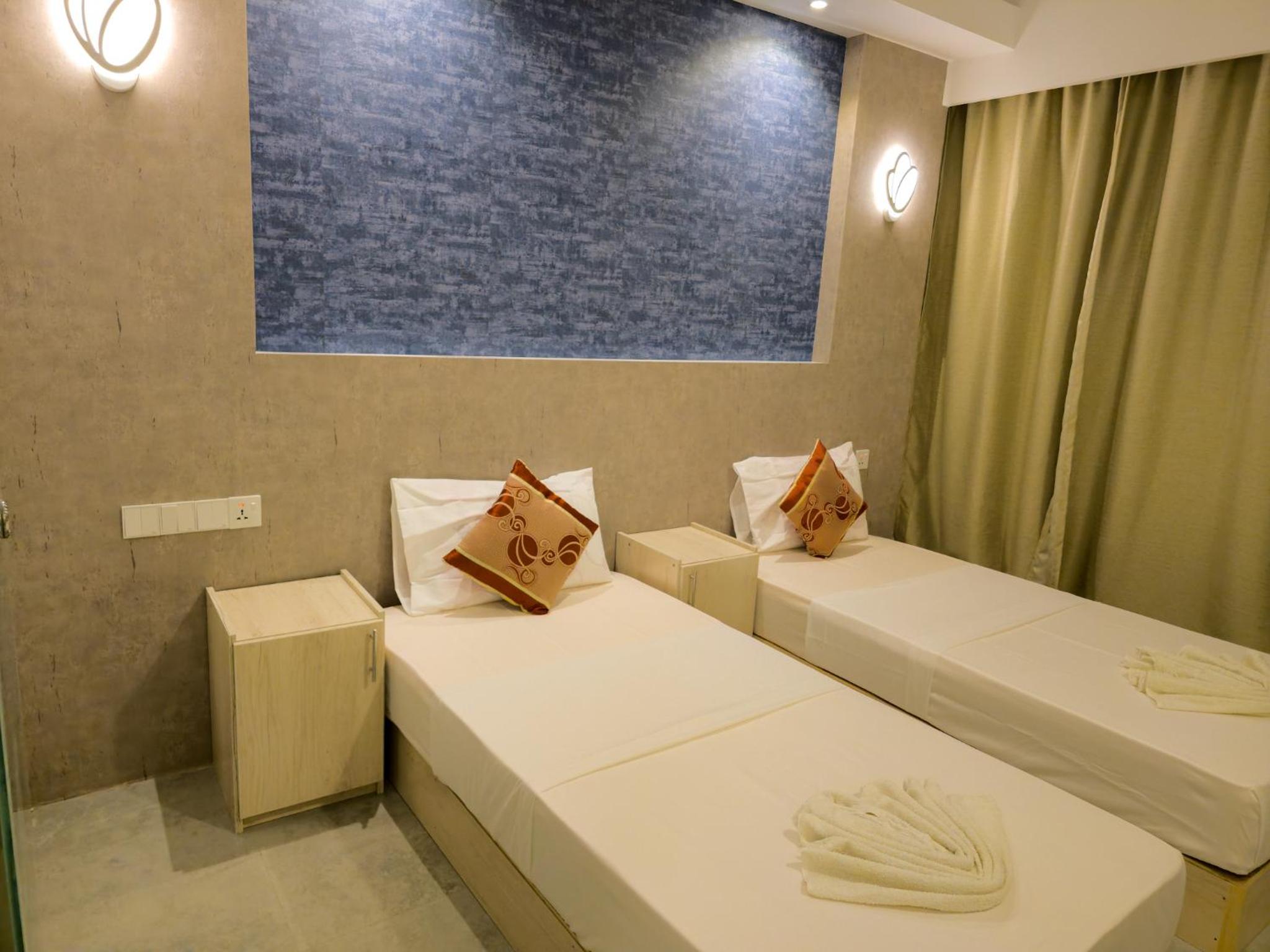 Deluxe Double Room with Balcony photo 3