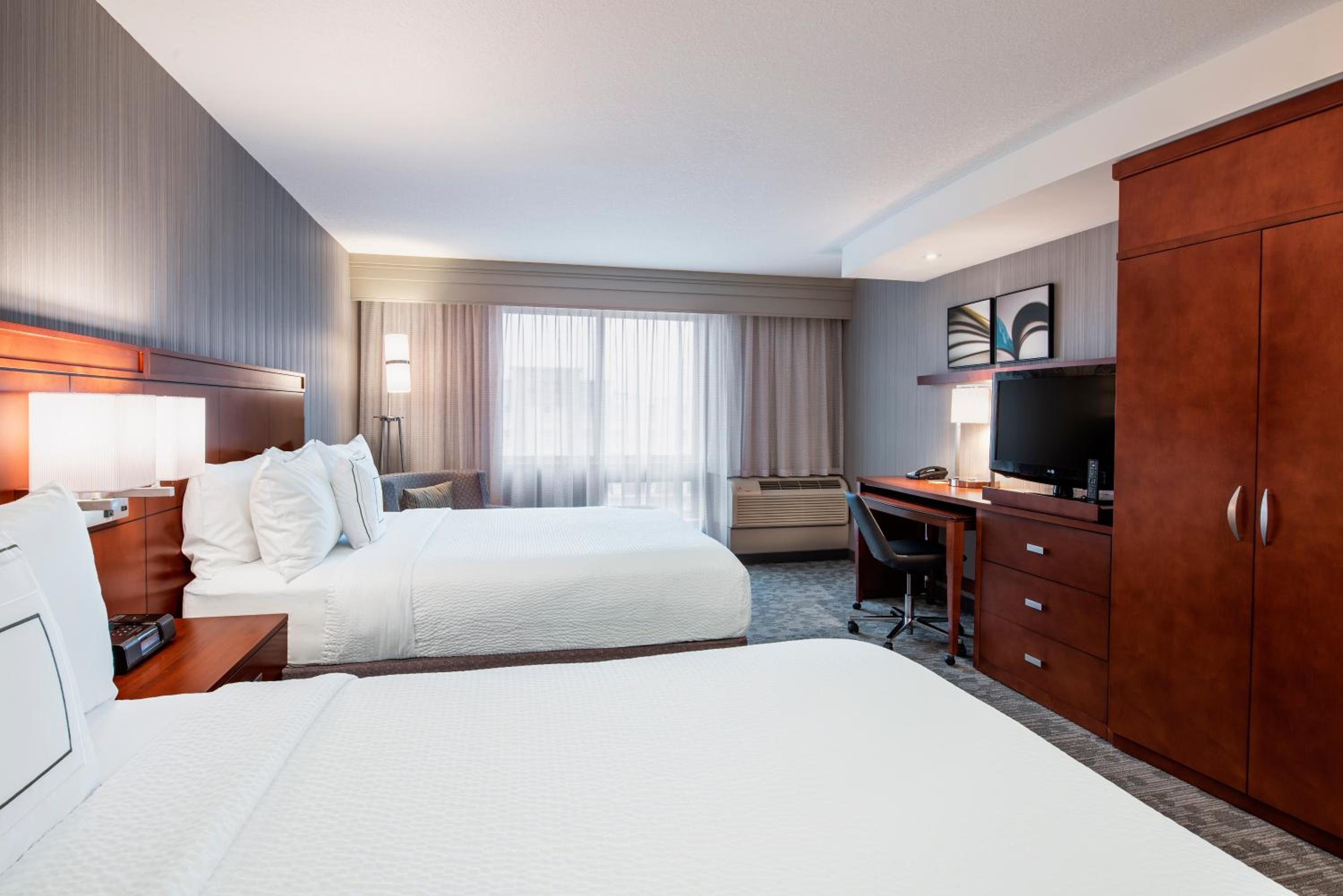 Queen Room with Two Queen Beds - Photo 1