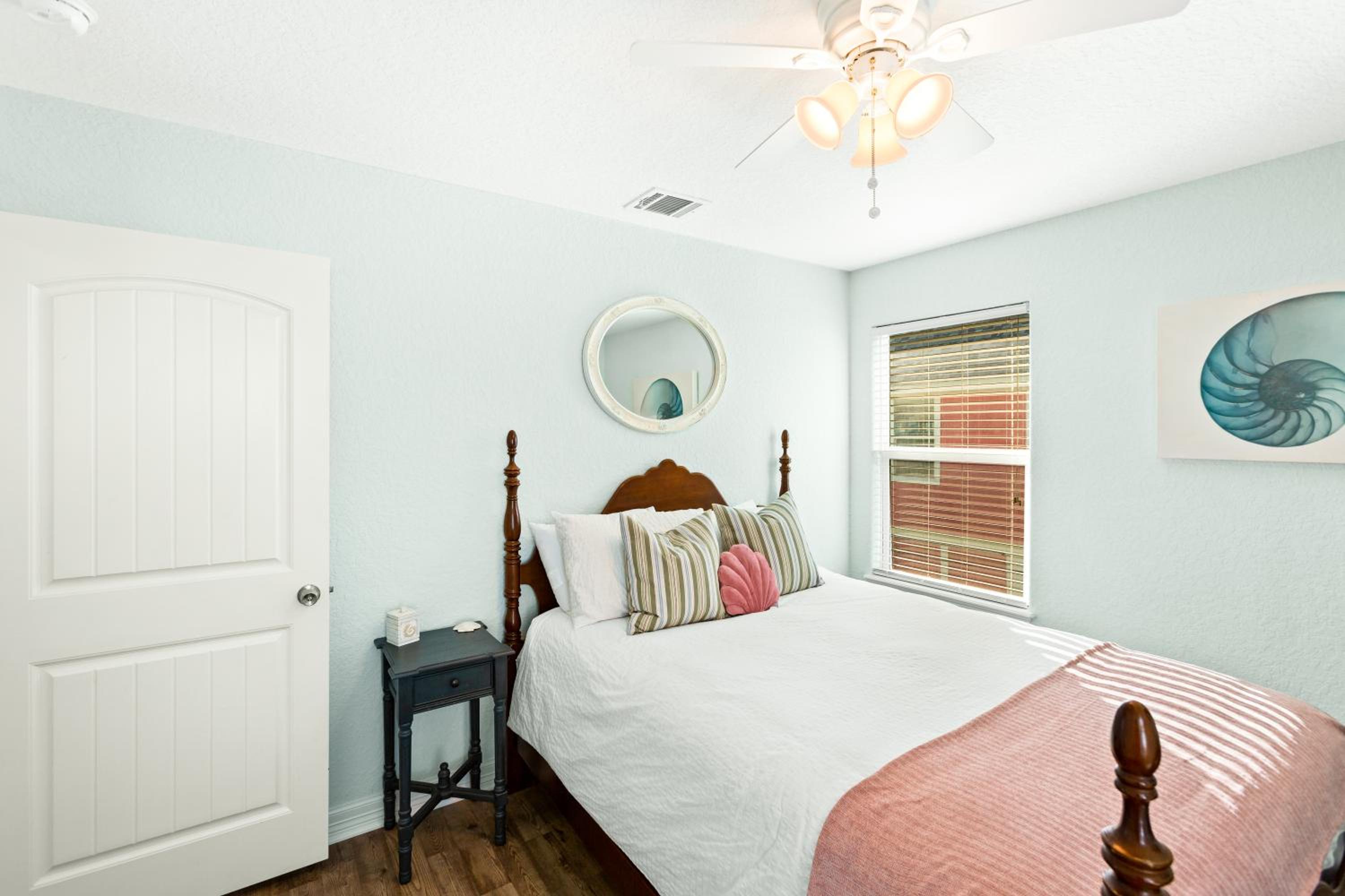 Three-Bedroom House photo 2
