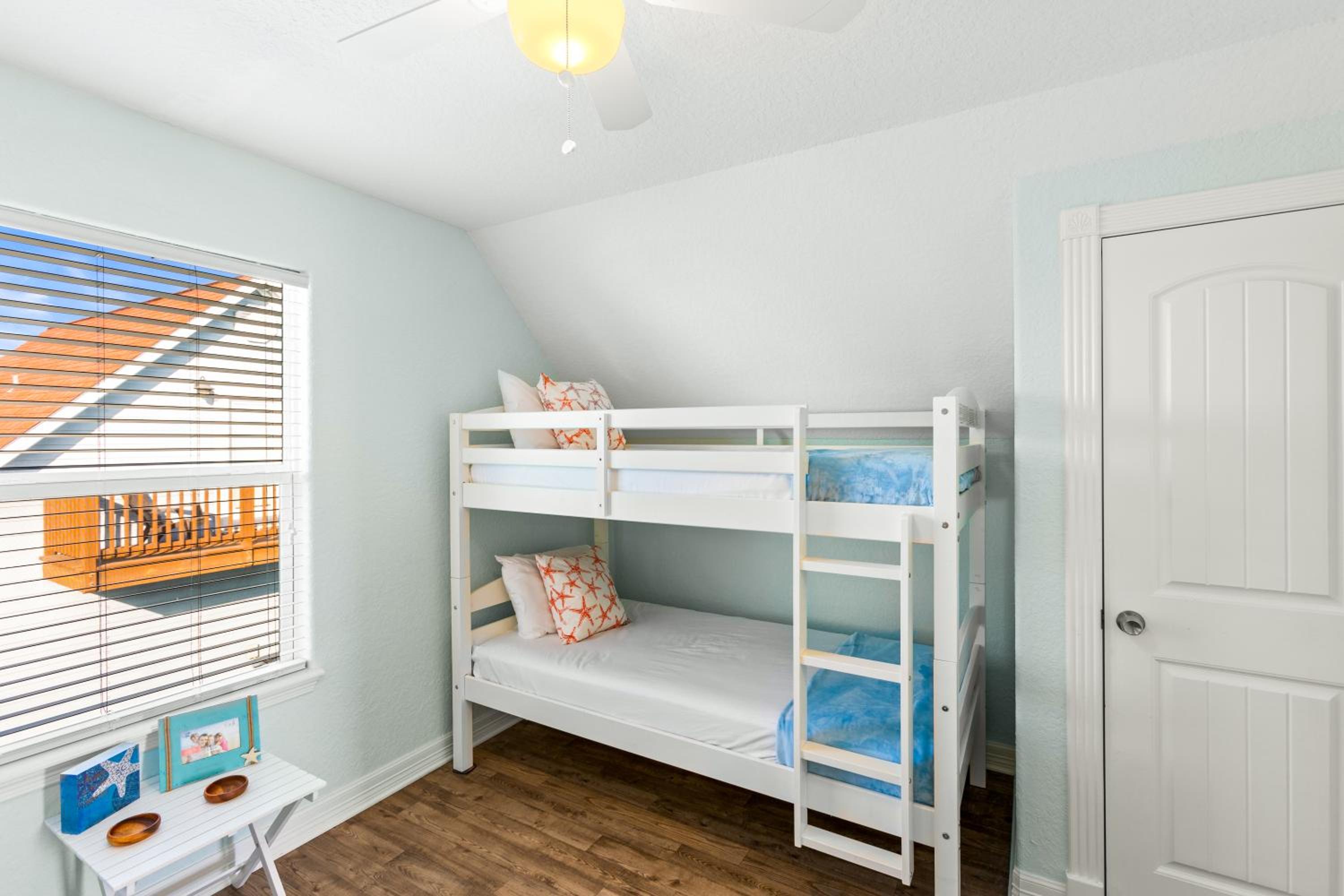 Three-Bedroom House photo 3