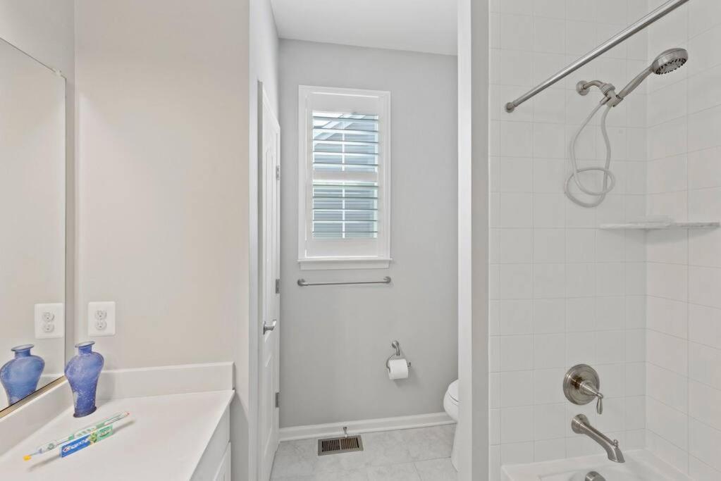 Three-Bedroom House photo 2