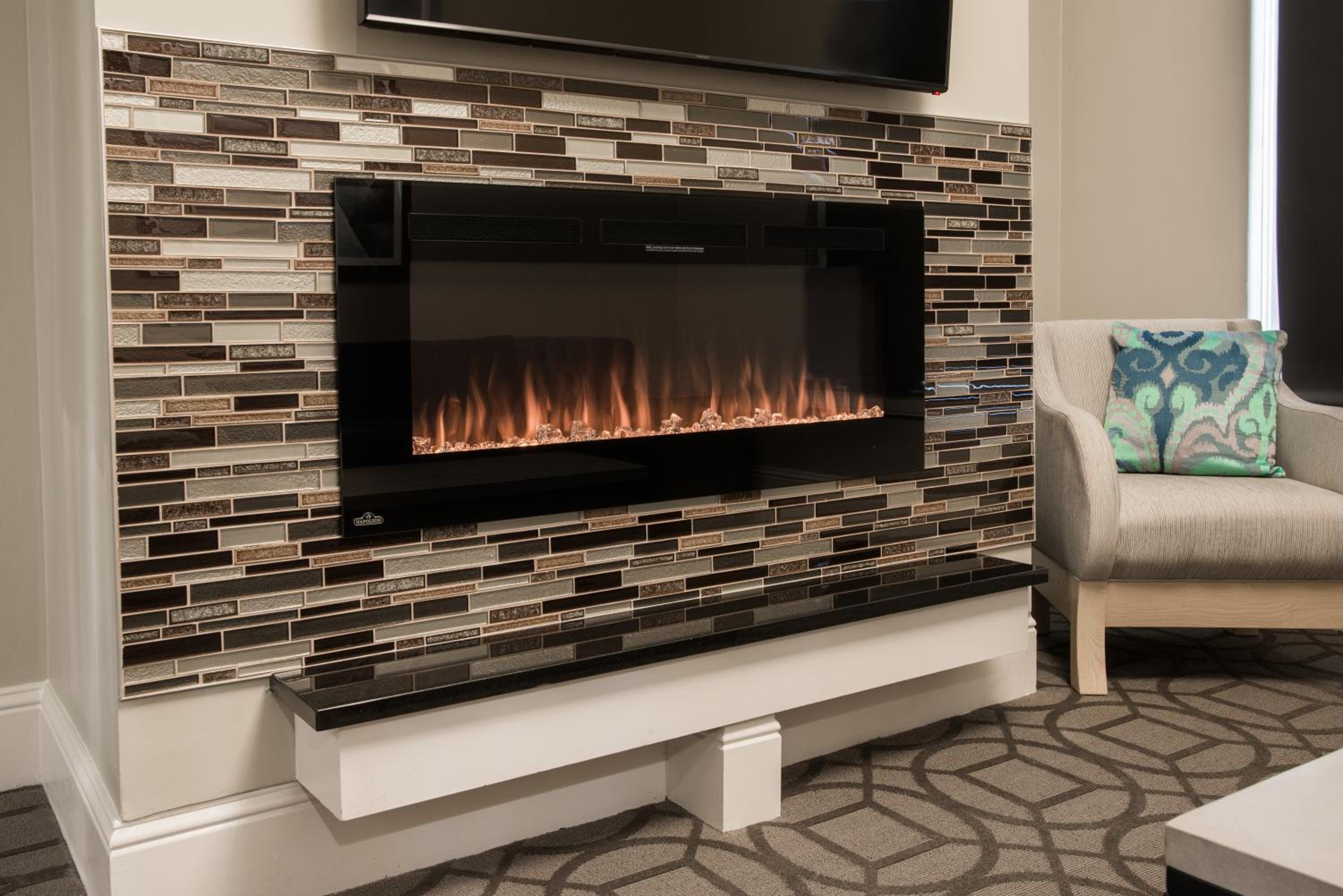 One-Bedroom King Suite with Fireplace - Photo 1