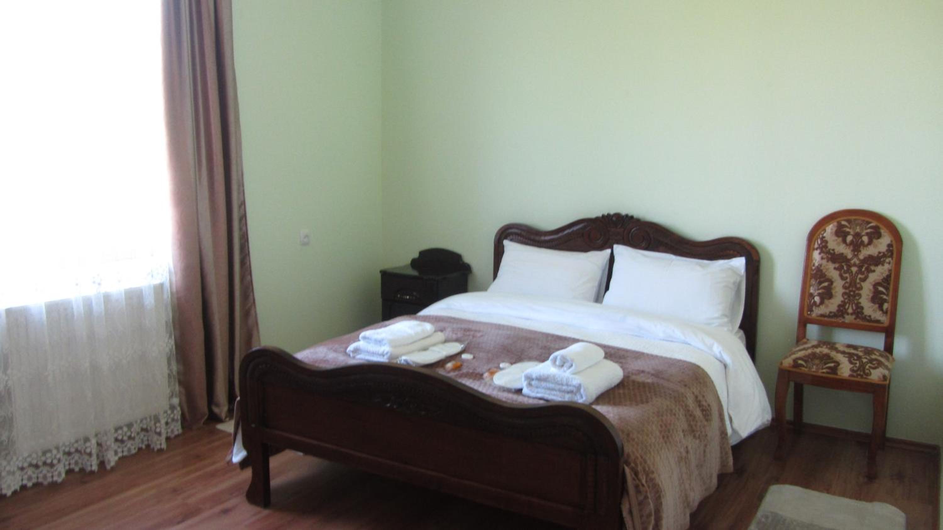 Standard Double Room with Shared Bathroom photo 3