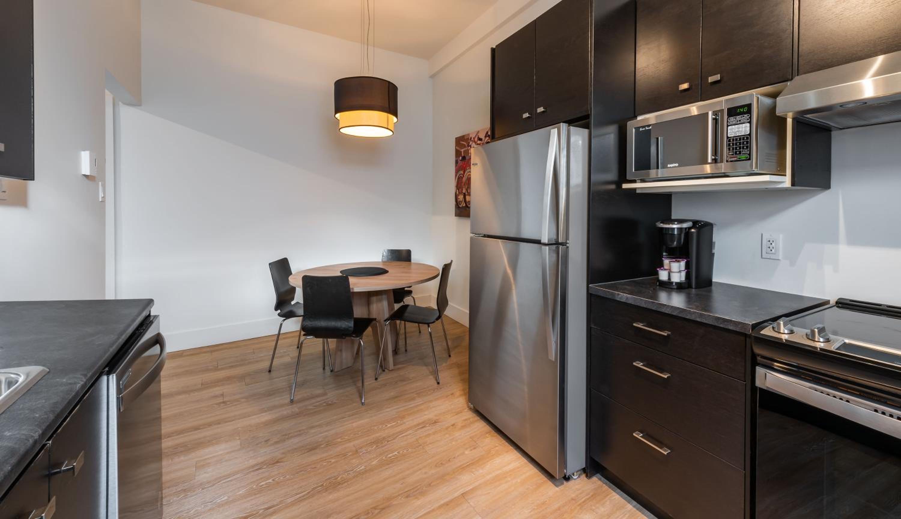 Superior Apartment thumbnail 5