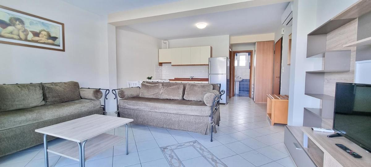One-Bedroom Apartment with Sea View photo 1
