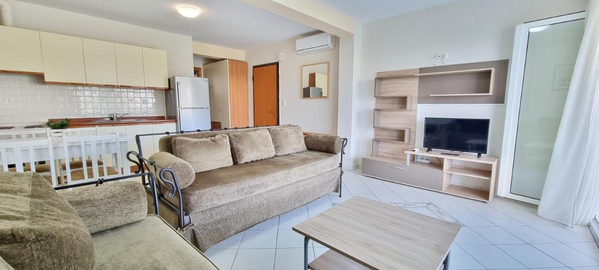 One-Bedroom Apartment with Sea View photo 2