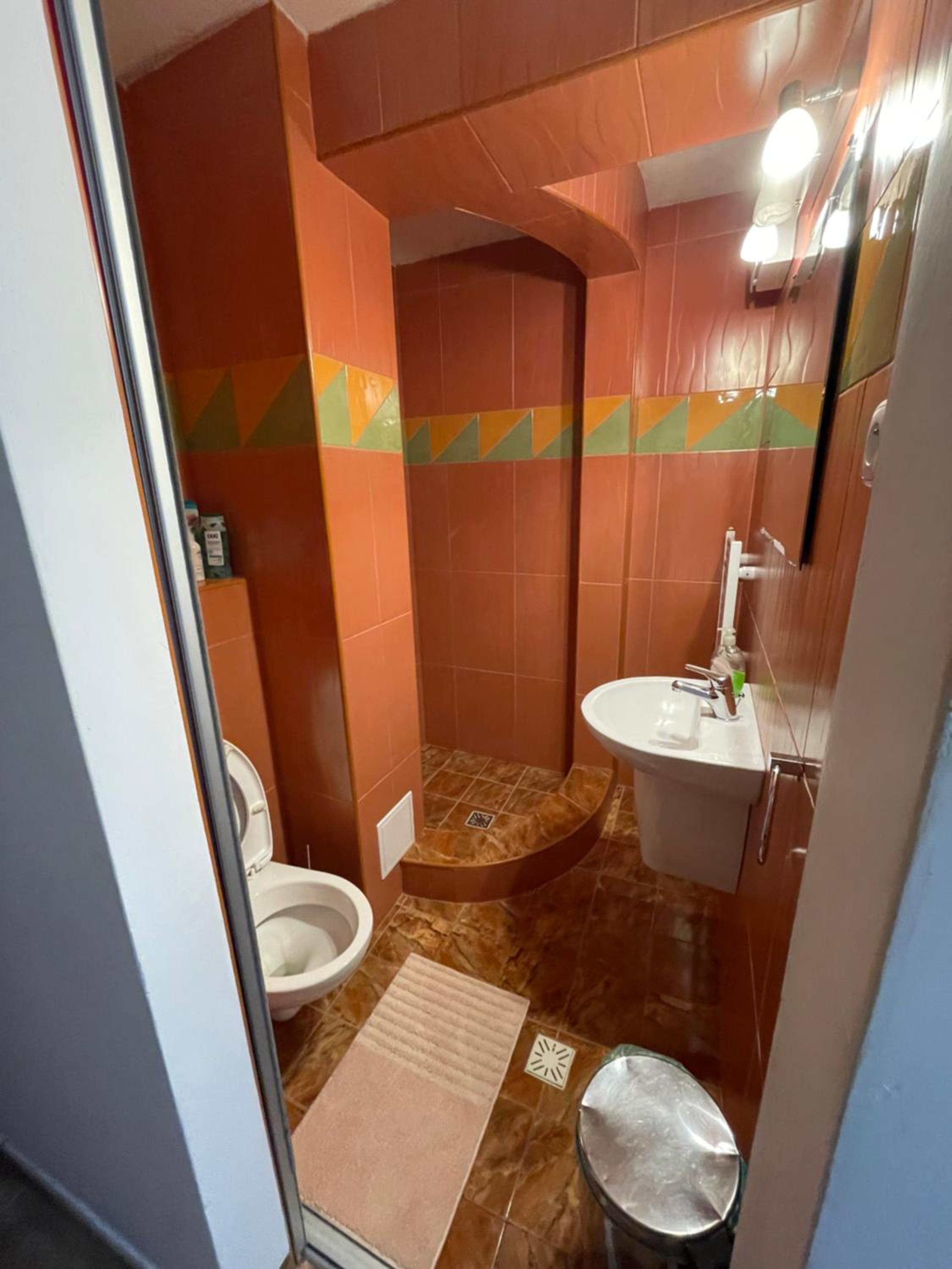 Quadruple Room with Private Bathroom - Photo 3