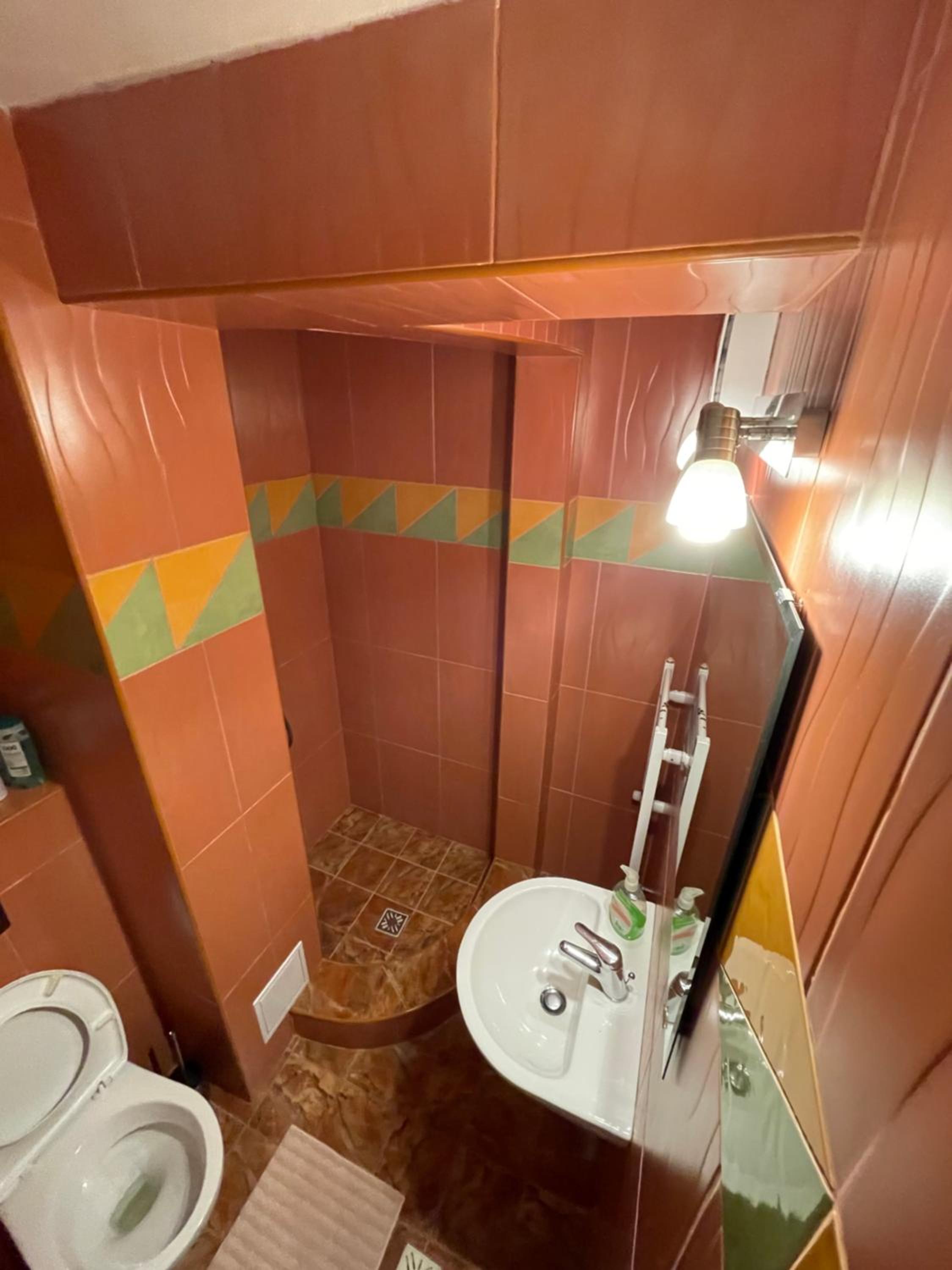 Quadruple Room with Private Bathroom - Photo 2