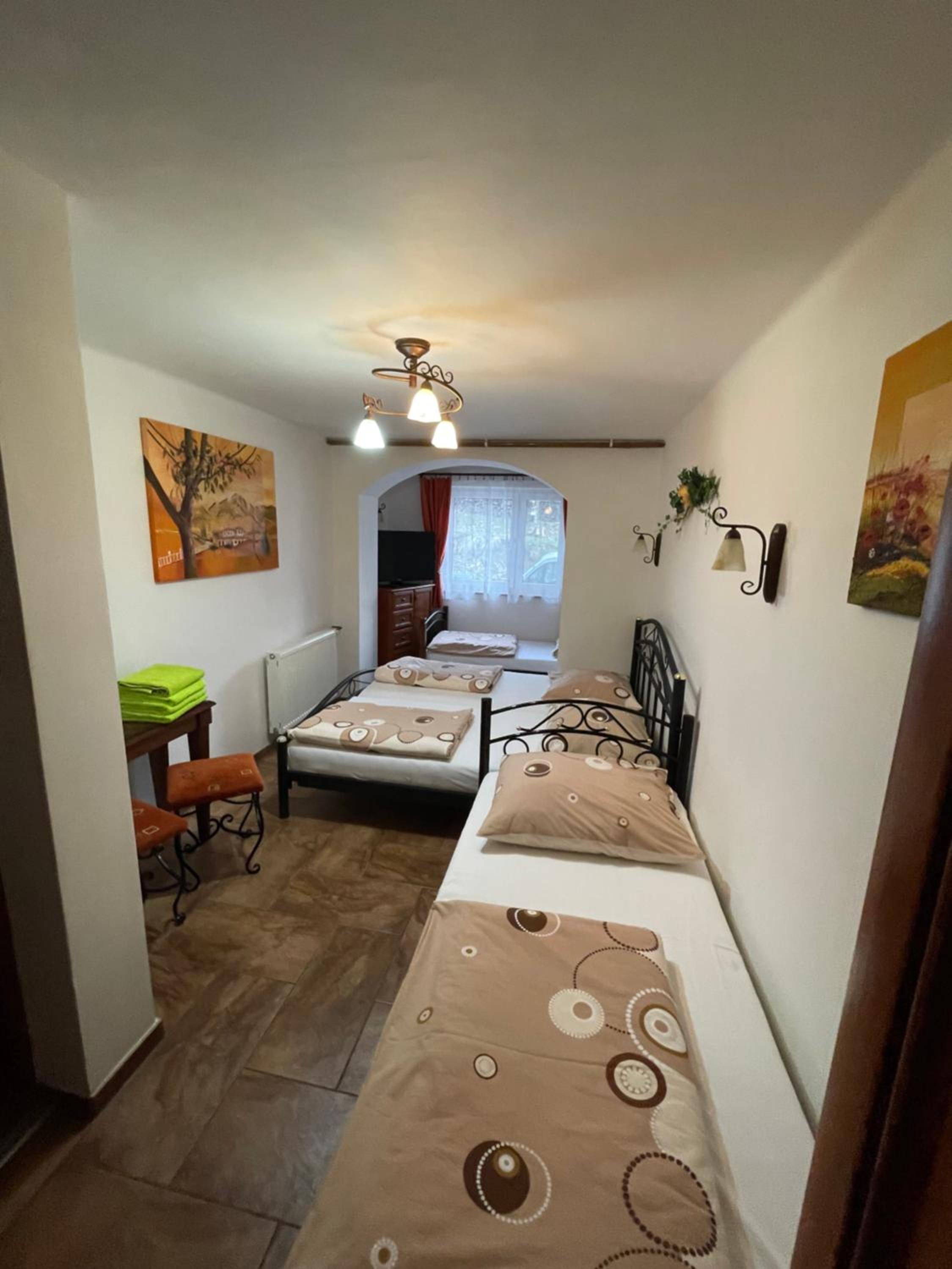 Quadruple Room with Private Bathroom - Photo 5