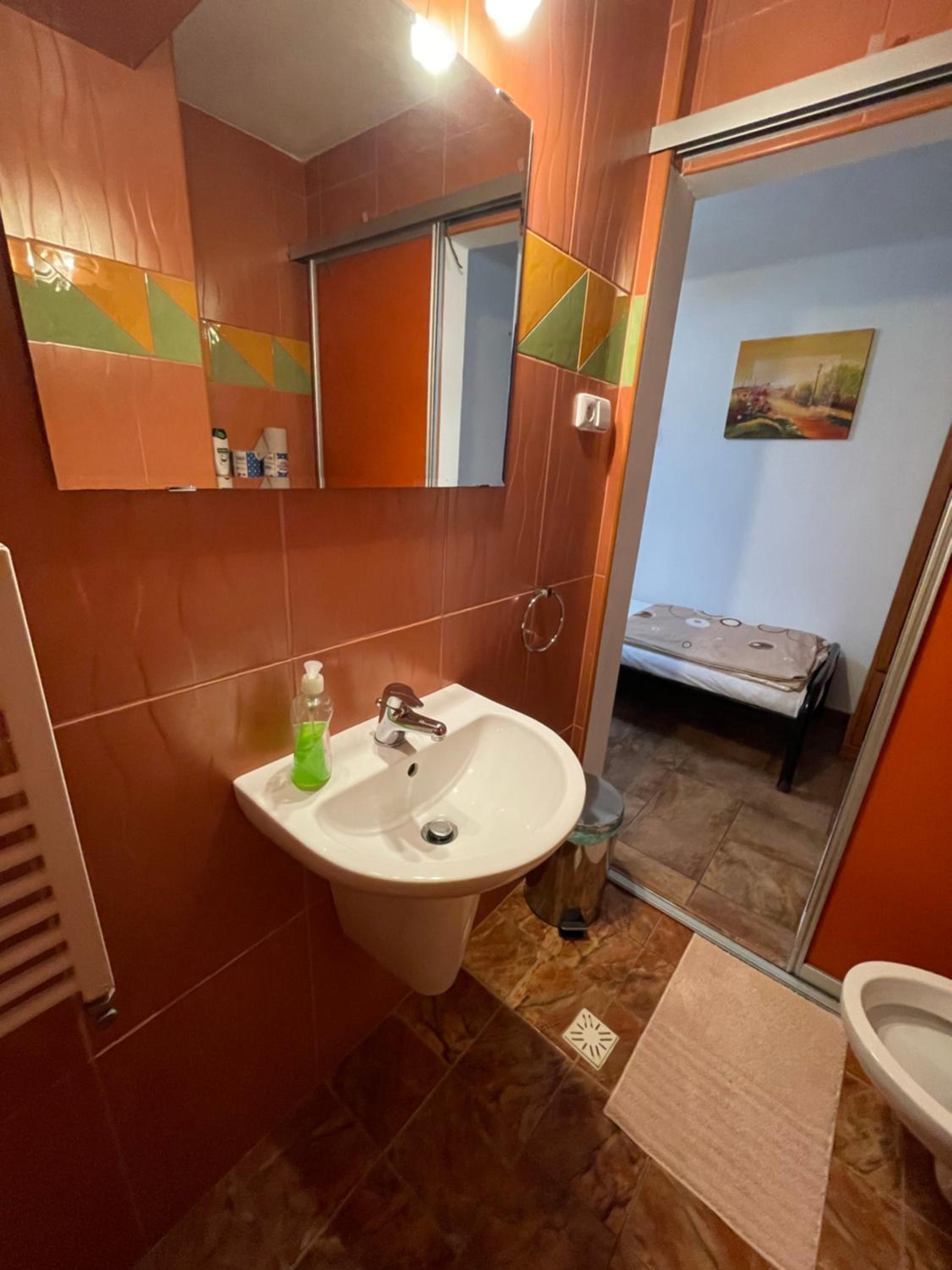 Quadruple Room with Private Bathroom - Photo 4