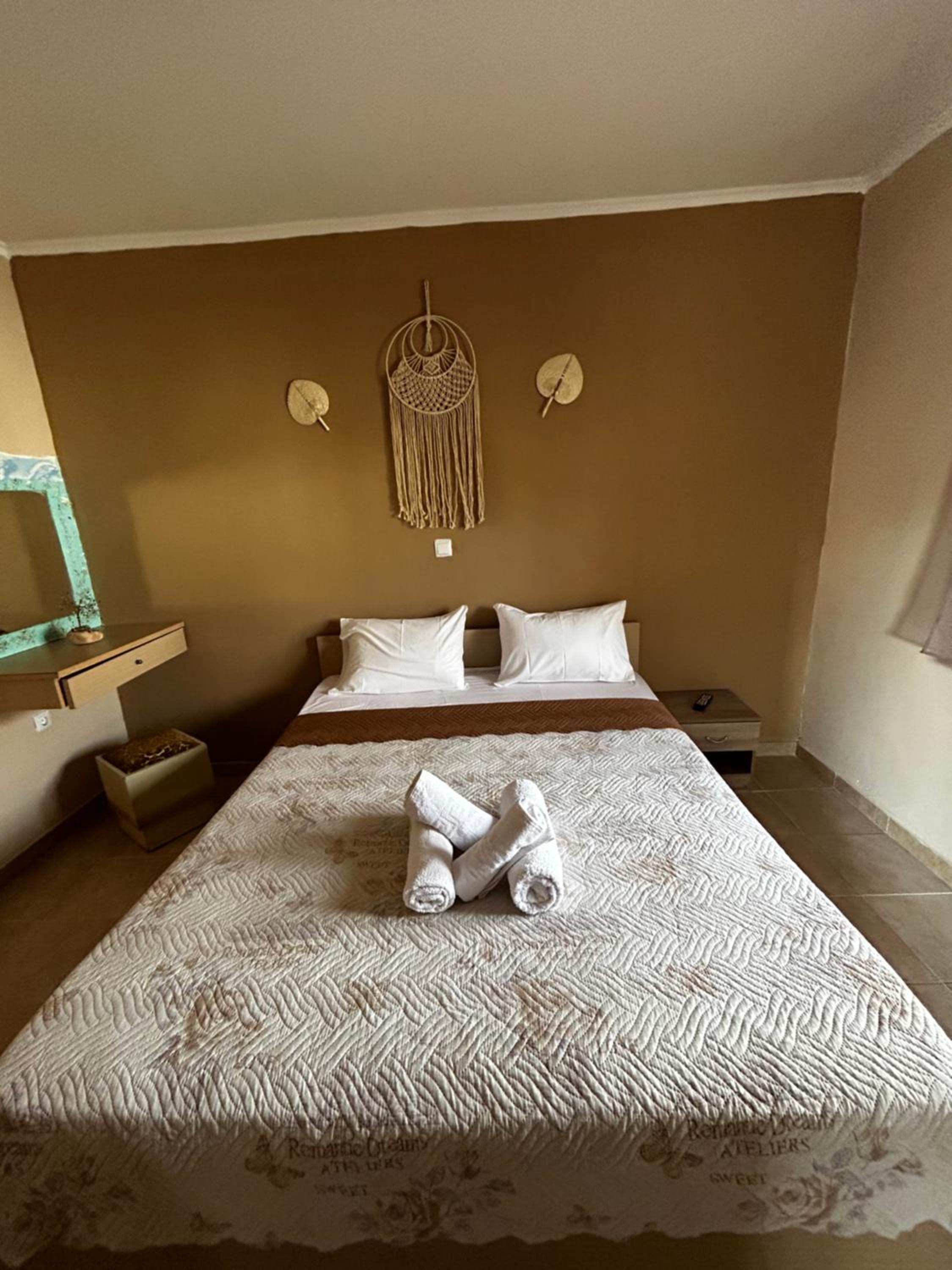 Two-Bedroom House - Photo 12