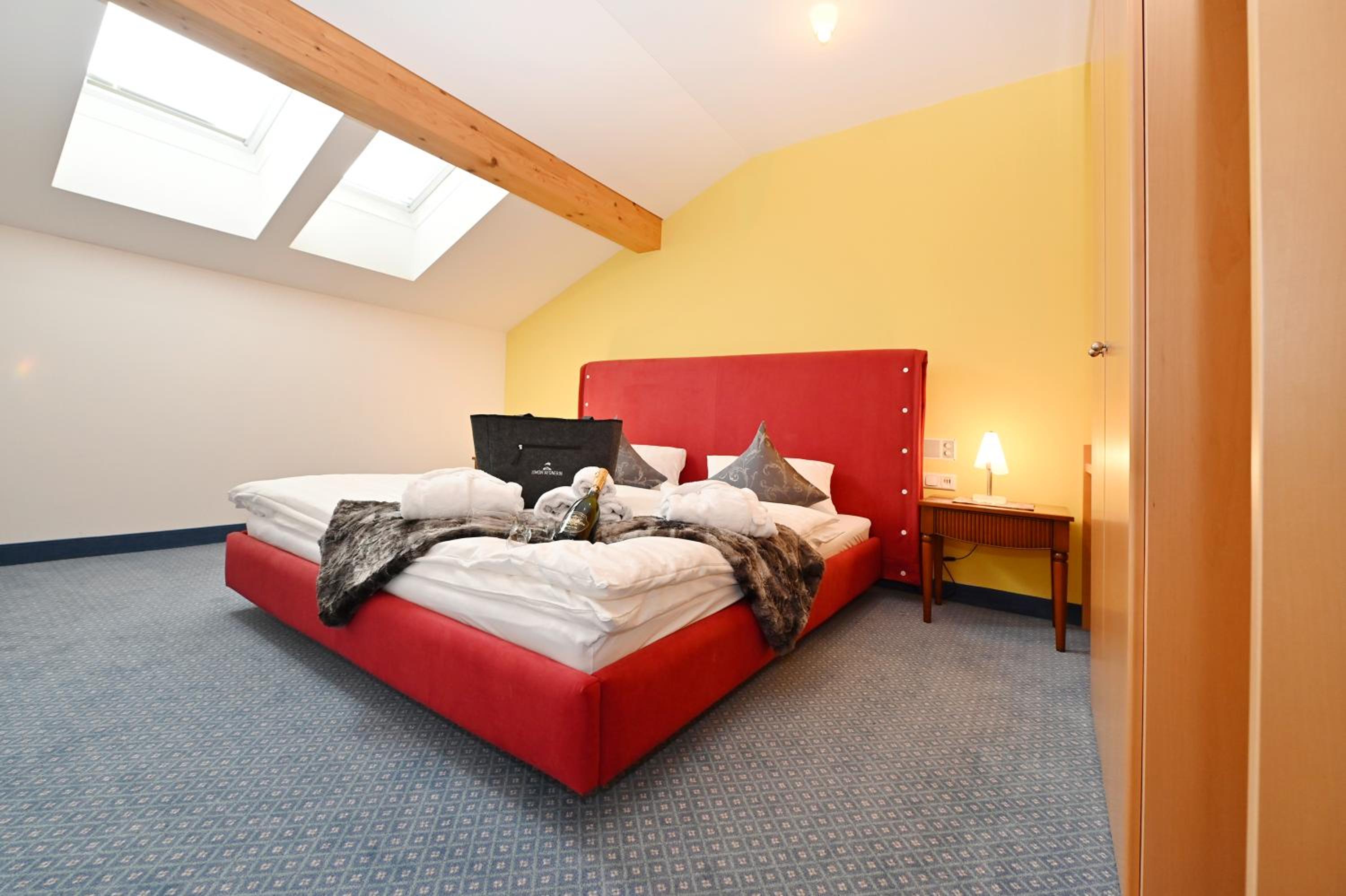 Family Suite with Balcony and Mountain View photo 1